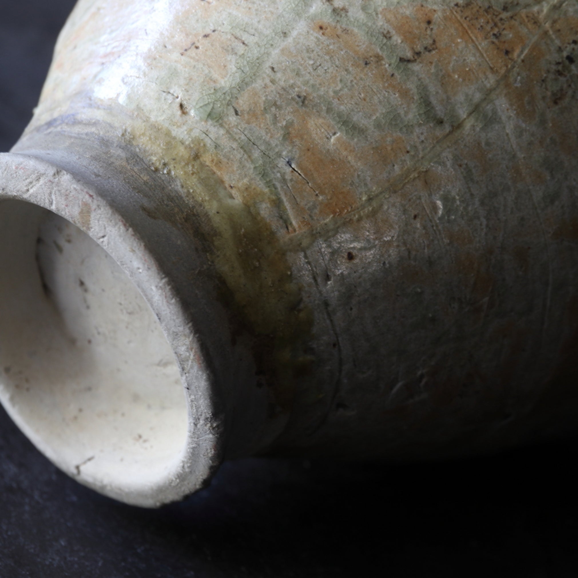 JARRA CON CUATRO ASAS, Ko-Seto, vidriado ceniza, Período Kamakura(1185–1333 d. C.)
