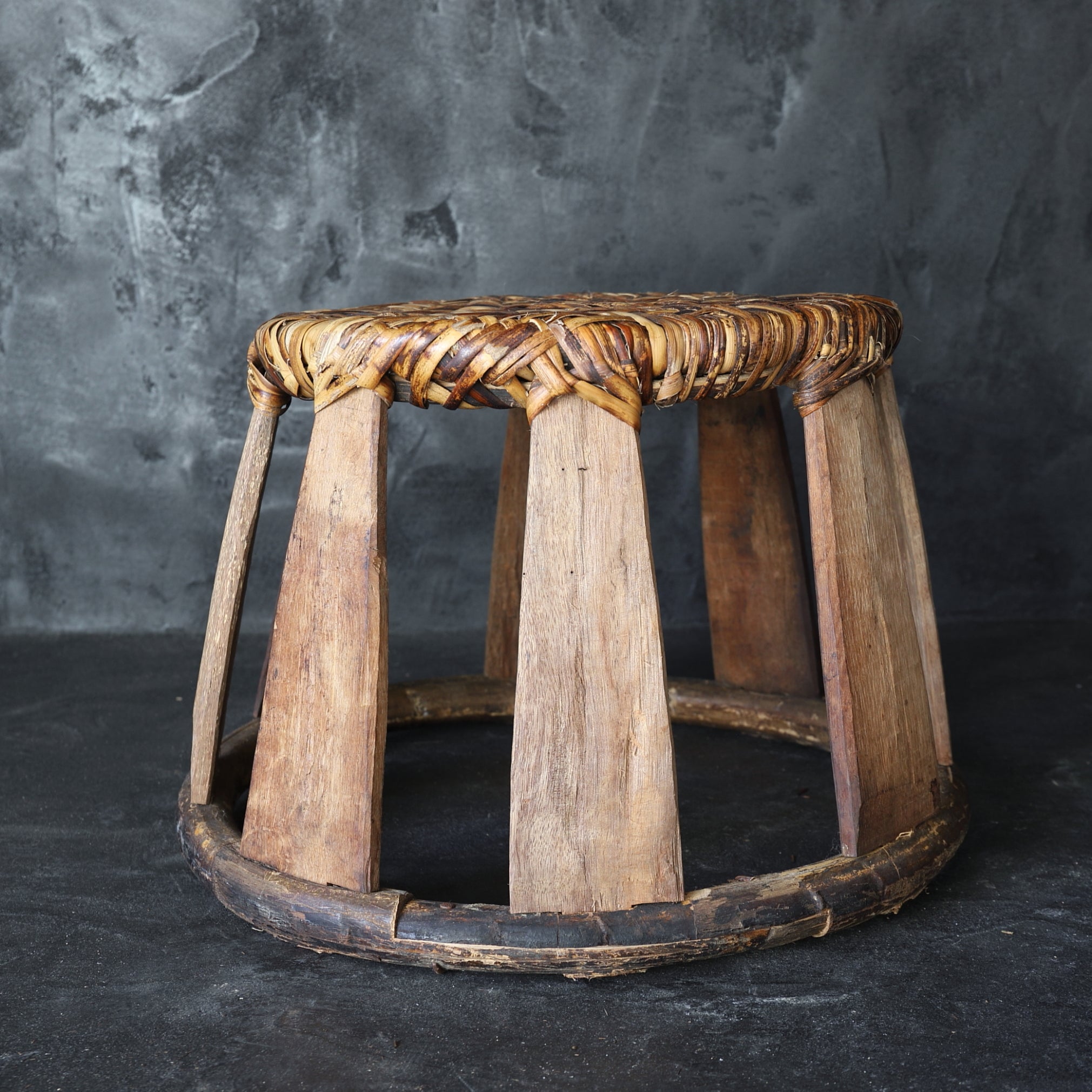 TABURETE BAJO DE BAMBÚ TEJIDO, Yao, c7, Edad Moderna Temprana(Siglos XVI–XIX)