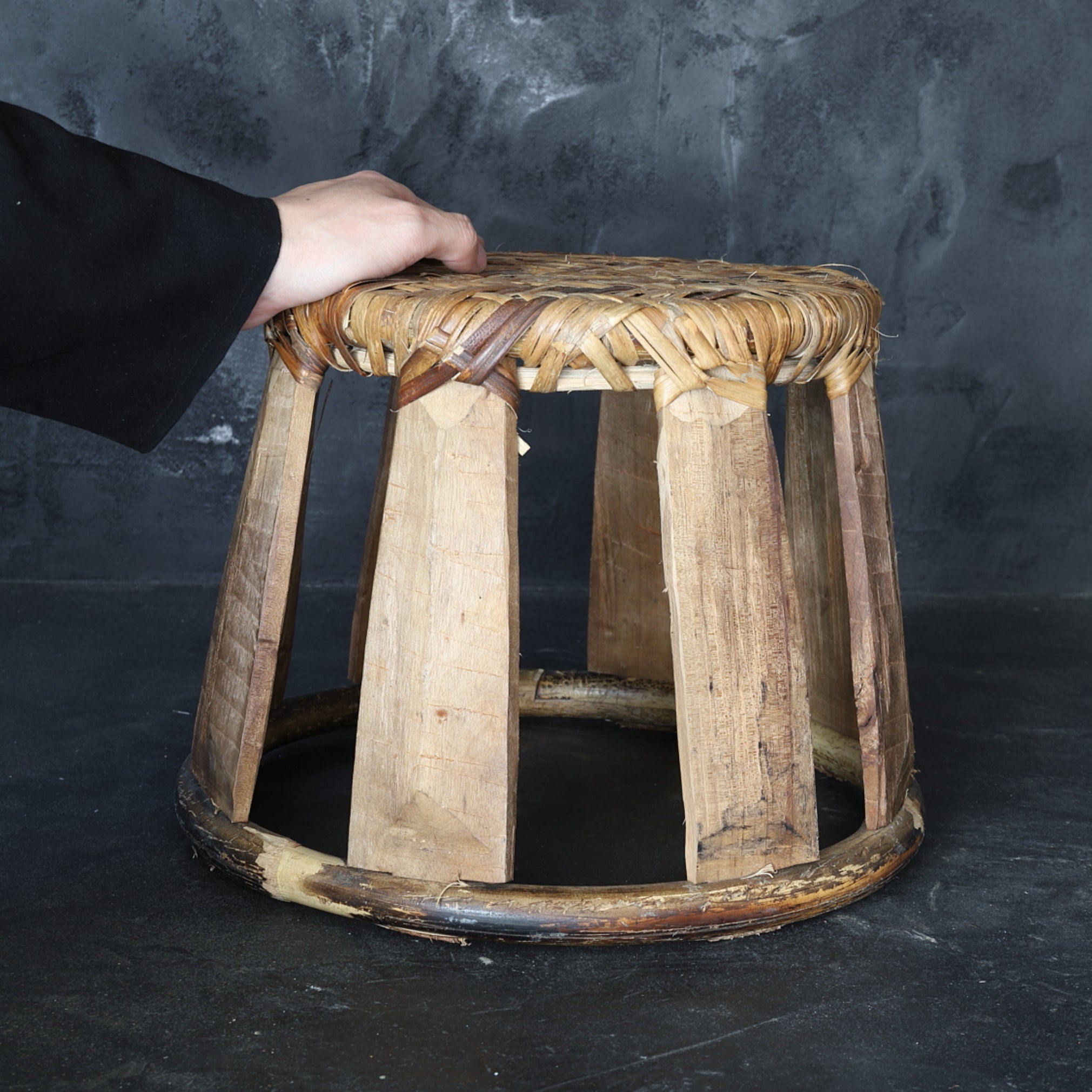 TABURETE BAJO DE BAMBÚ TEJIDO, Yao, c4, Edad Moderna Temprana(Siglos XVI–XIX)