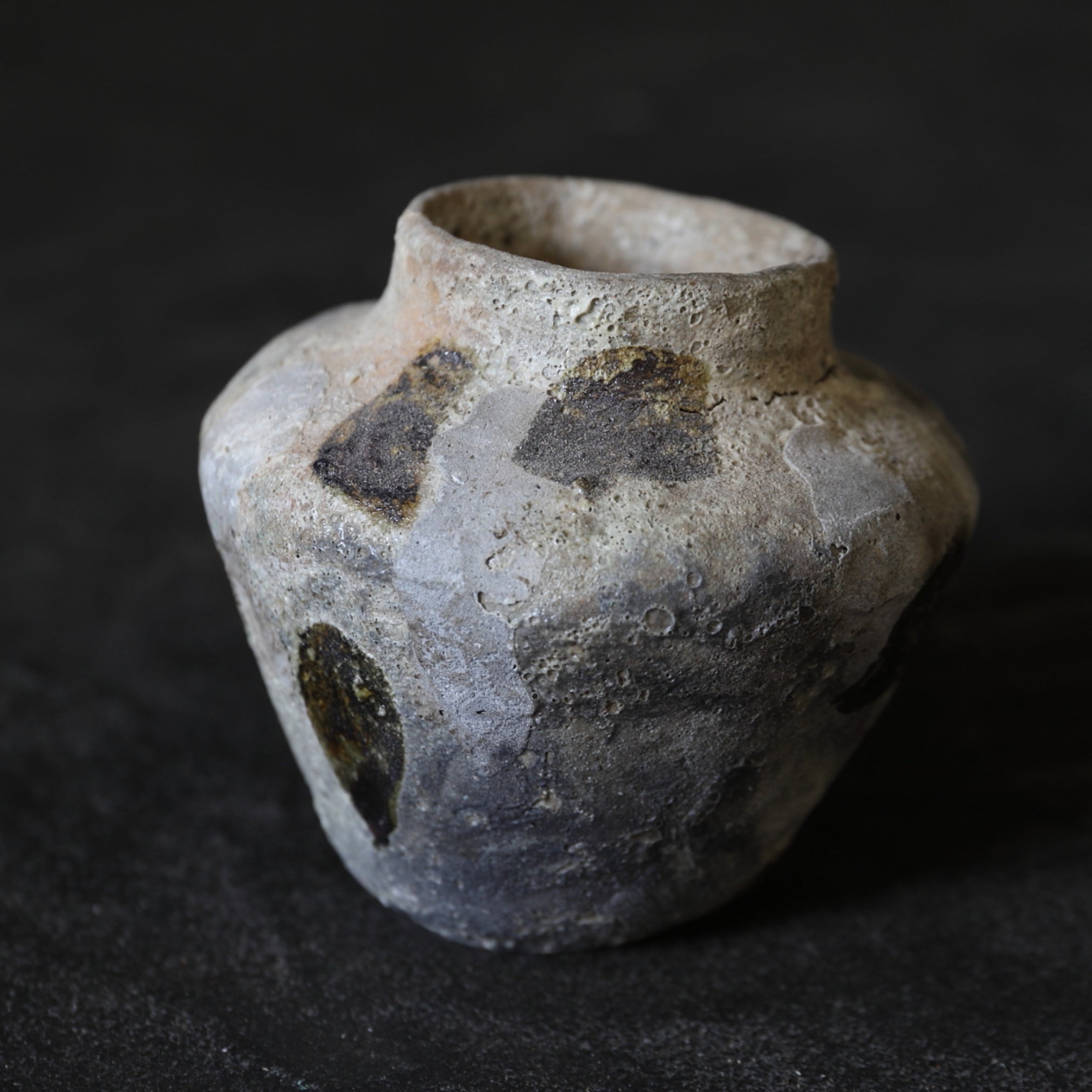 JARRA PEQUEÑA, E-Karatsu, Período Azuchi-Momoyama(1573–1603 d. C.)
