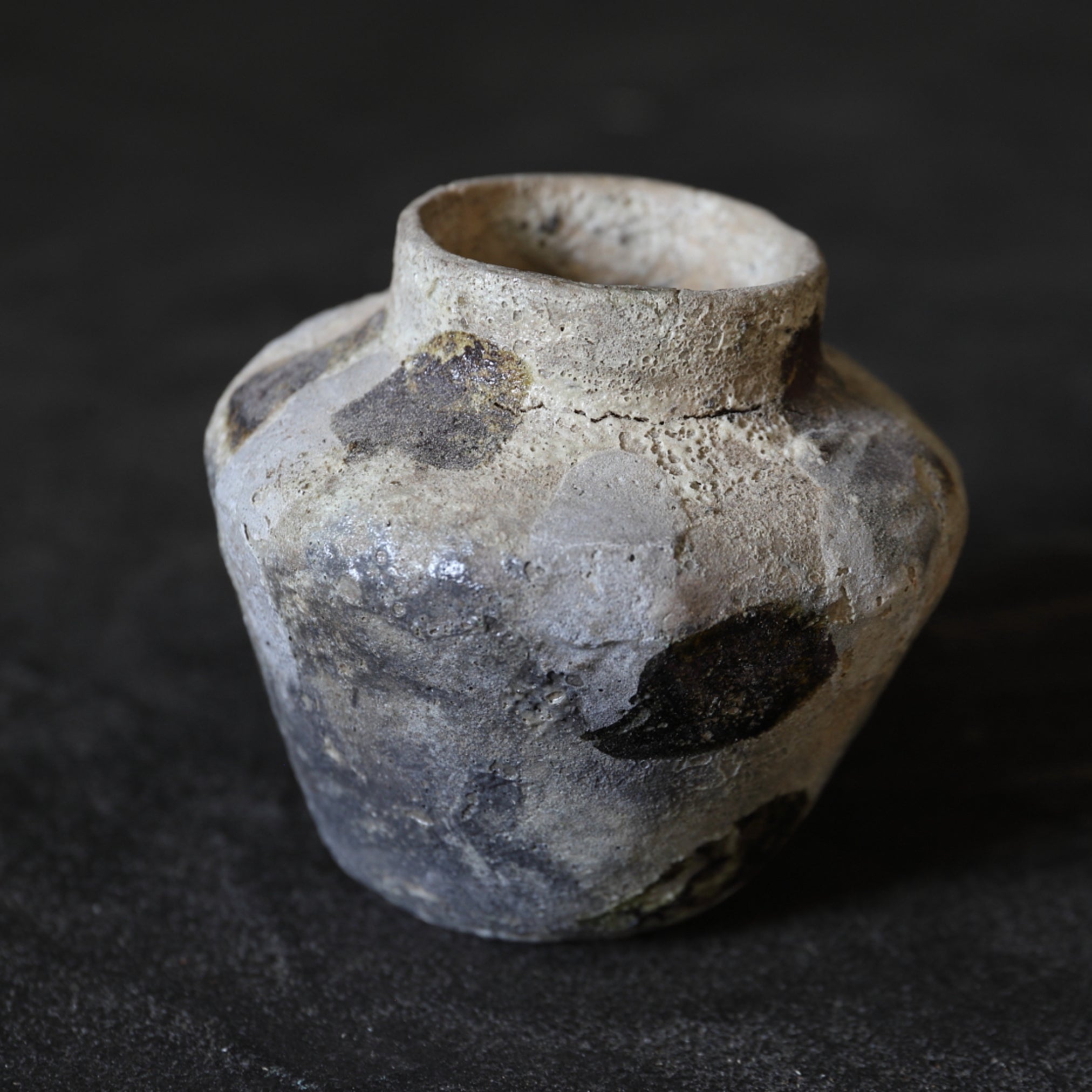JARRA PEQUEÑA, E-Karatsu, Período Azuchi-Momoyama(1573–1603 d. C.)