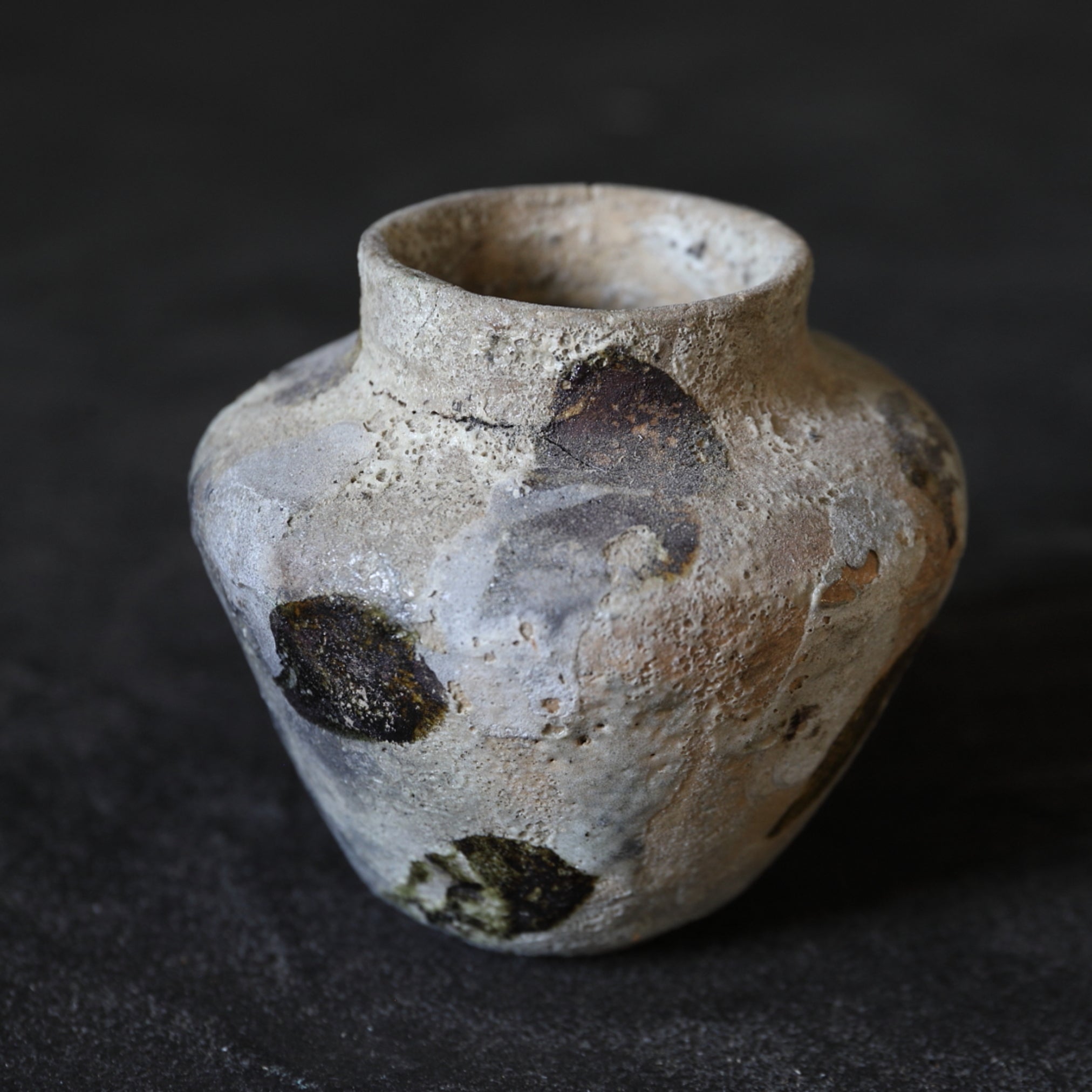 JARRA PEQUEÑA, E-Karatsu, Período Azuchi-Momoyama(1573–1603 d. C.)