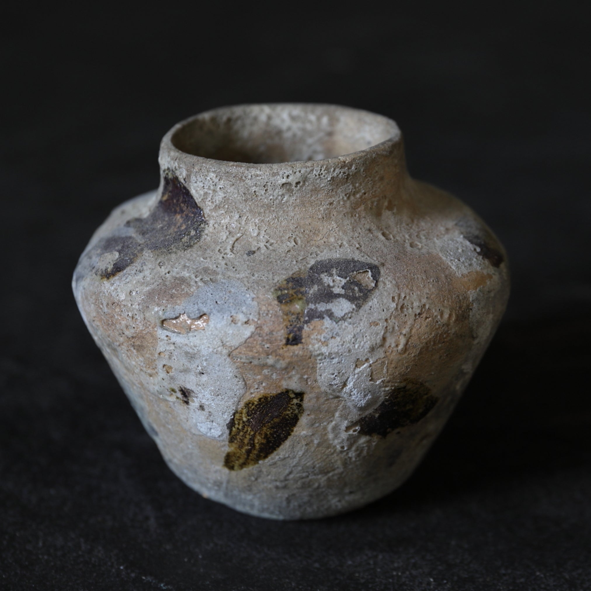 JARRA PEQUEÑA, E-Karatsu, Período Azuchi-Momoyama(1573–1603 d. C.)