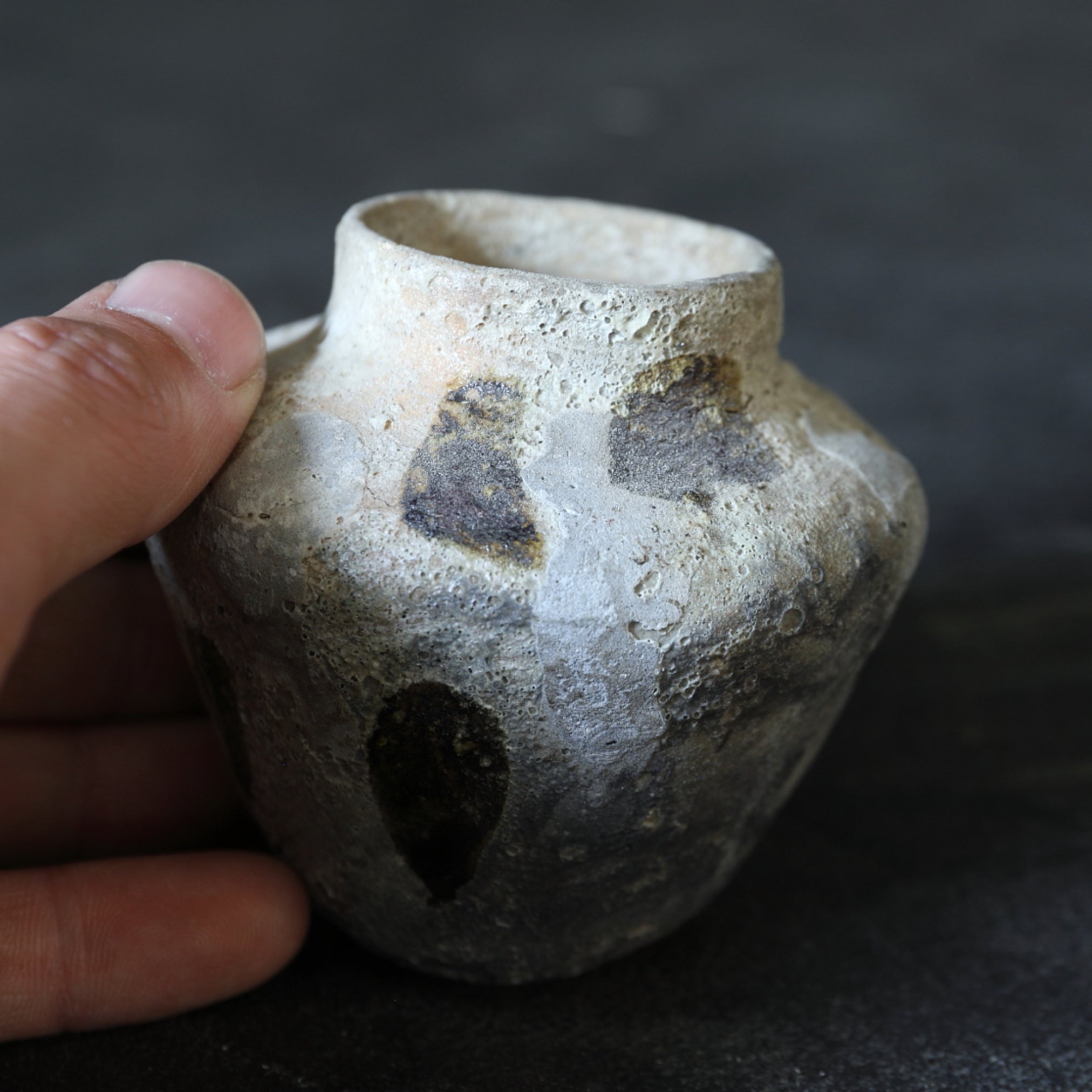 JARRA PEQUEÑA, E-Karatsu, Período Azuchi-Momoyama(1573–1603 d. C.)