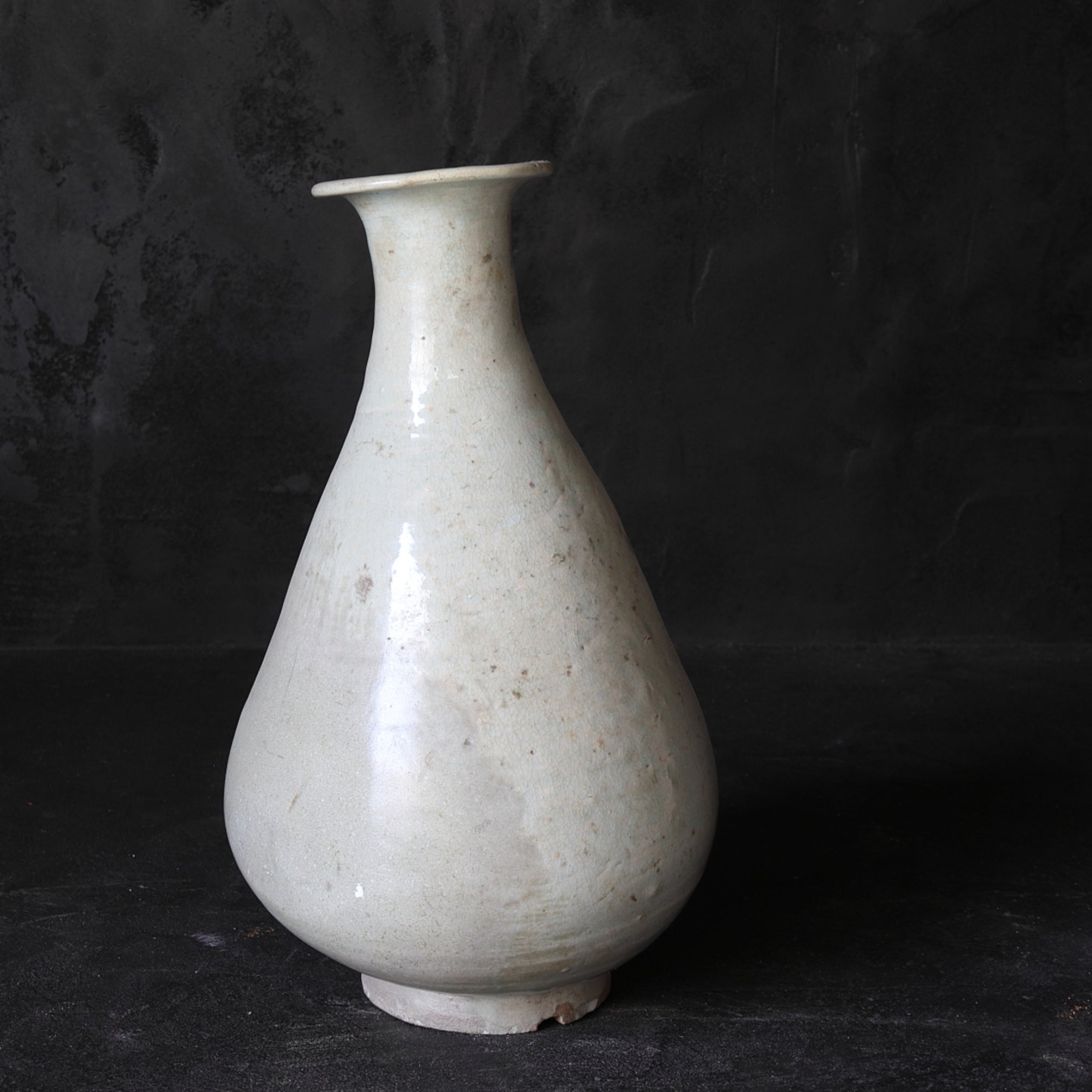 白瓷下撫形大瓶割足(朝鲜王朝, 公元1392年–1897年)