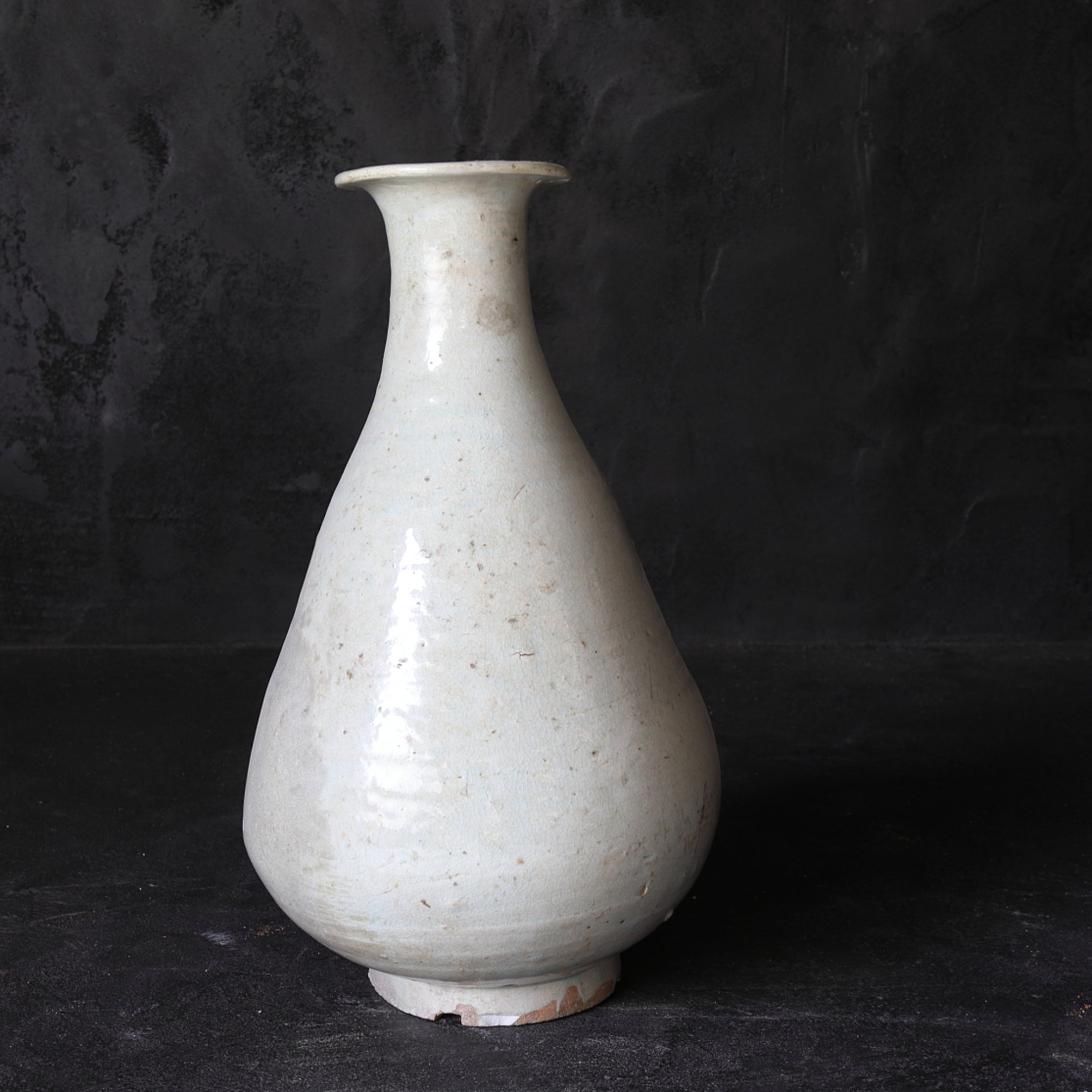 白瓷下撫形大瓶割足(朝鲜王朝, 公元1392年–1897年)