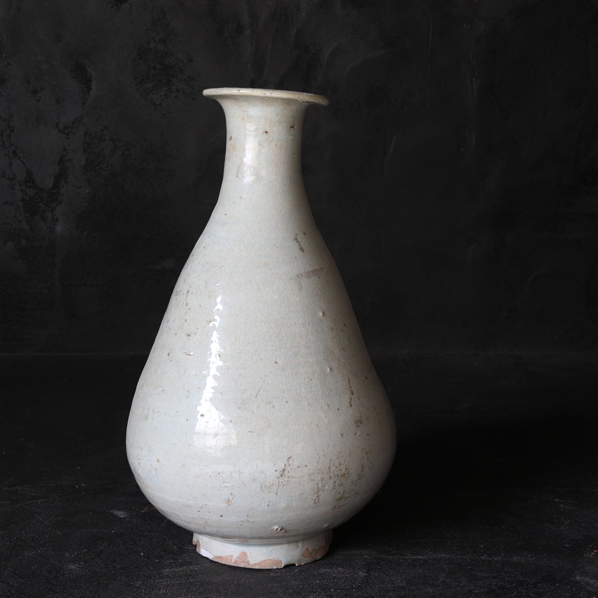 白瓷下撫形大瓶割足(朝鲜王朝, 公元1392年–1897年)