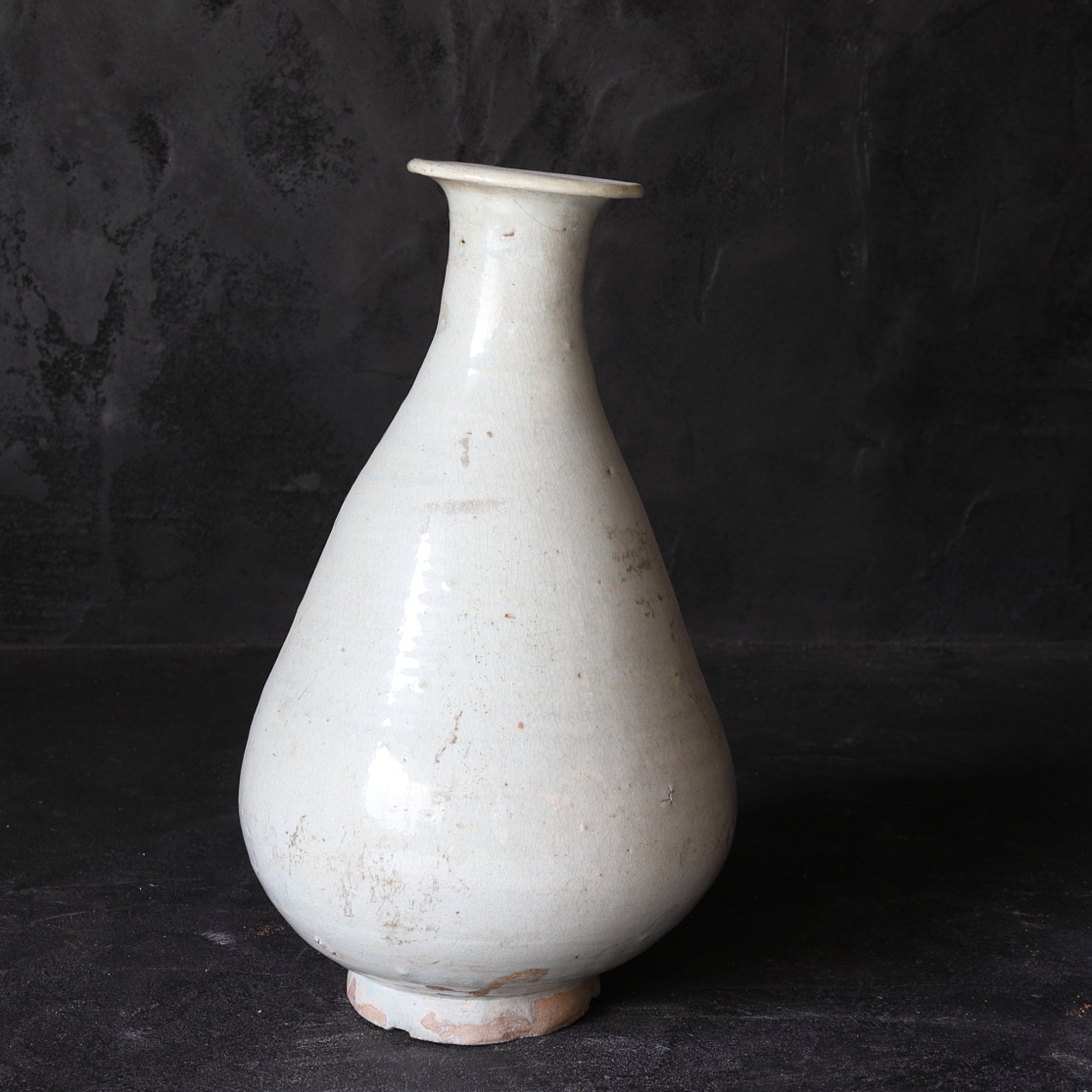 白瓷下撫形大瓶割足(朝鲜王朝, 公元1392年–1897年)