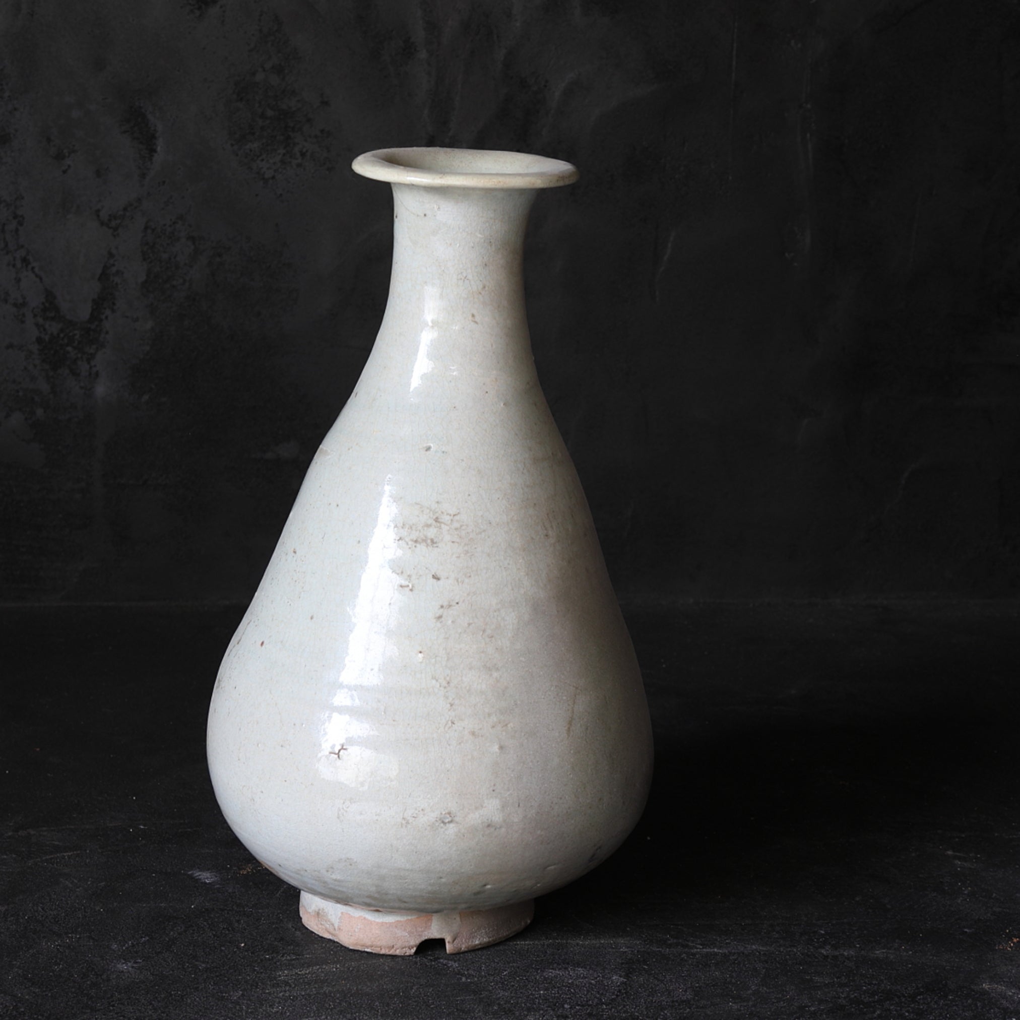 白瓷下撫形大瓶割足(朝鲜王朝, 公元1392年–1897年)