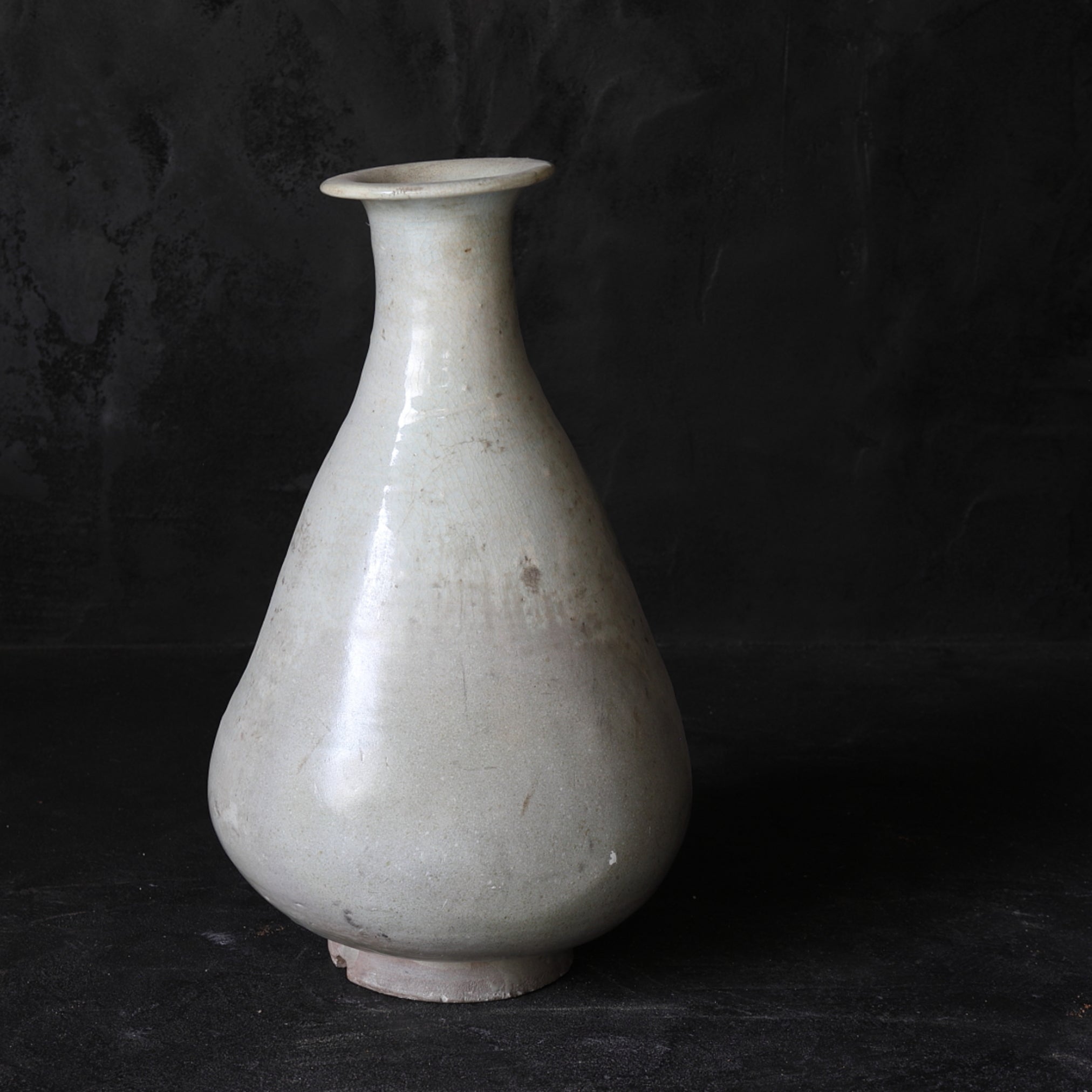 白瓷下撫形大瓶割足(朝鲜王朝, 公元1392年–1897年)