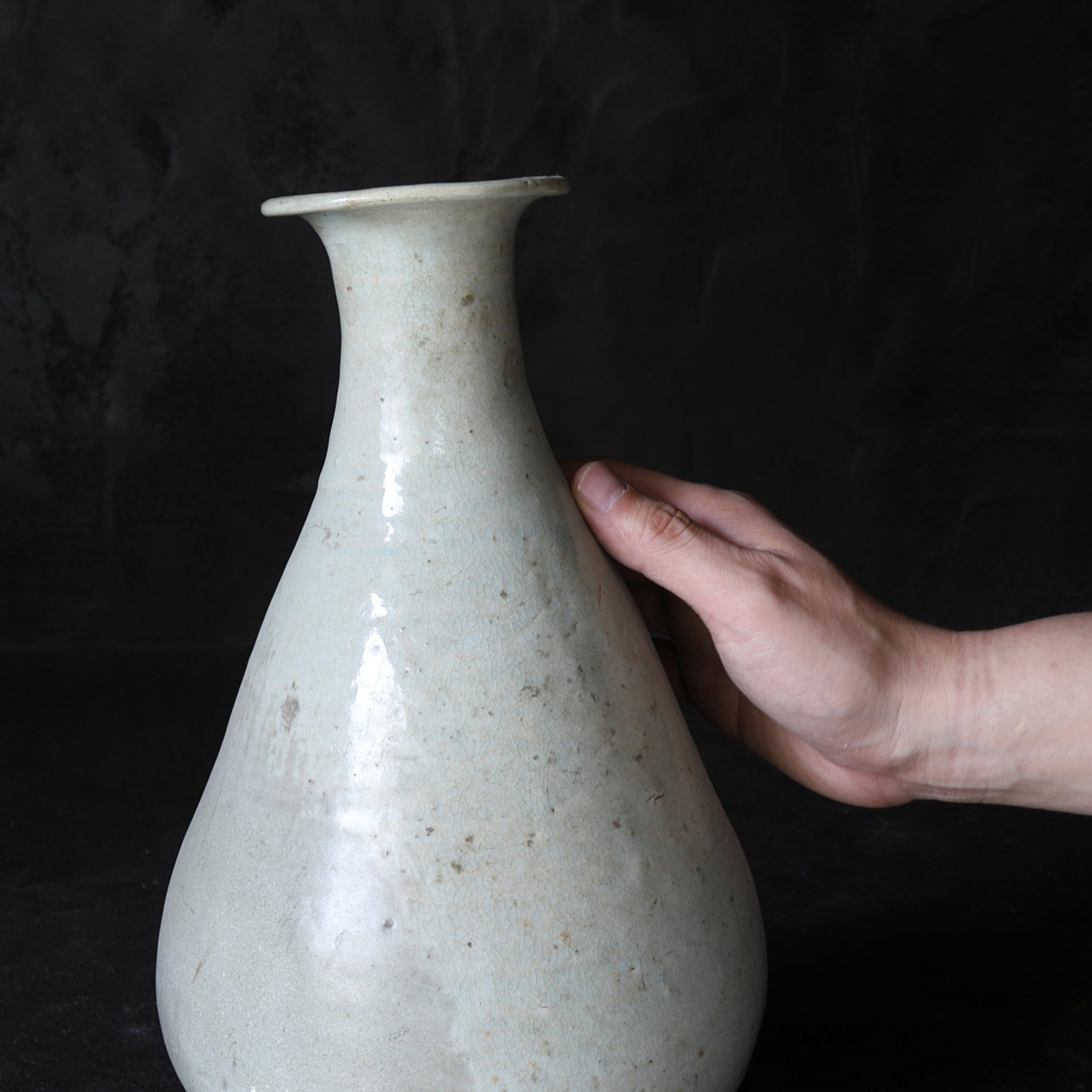 白瓷下撫形大瓶割足(朝鲜王朝, 公元1392年–1897年)