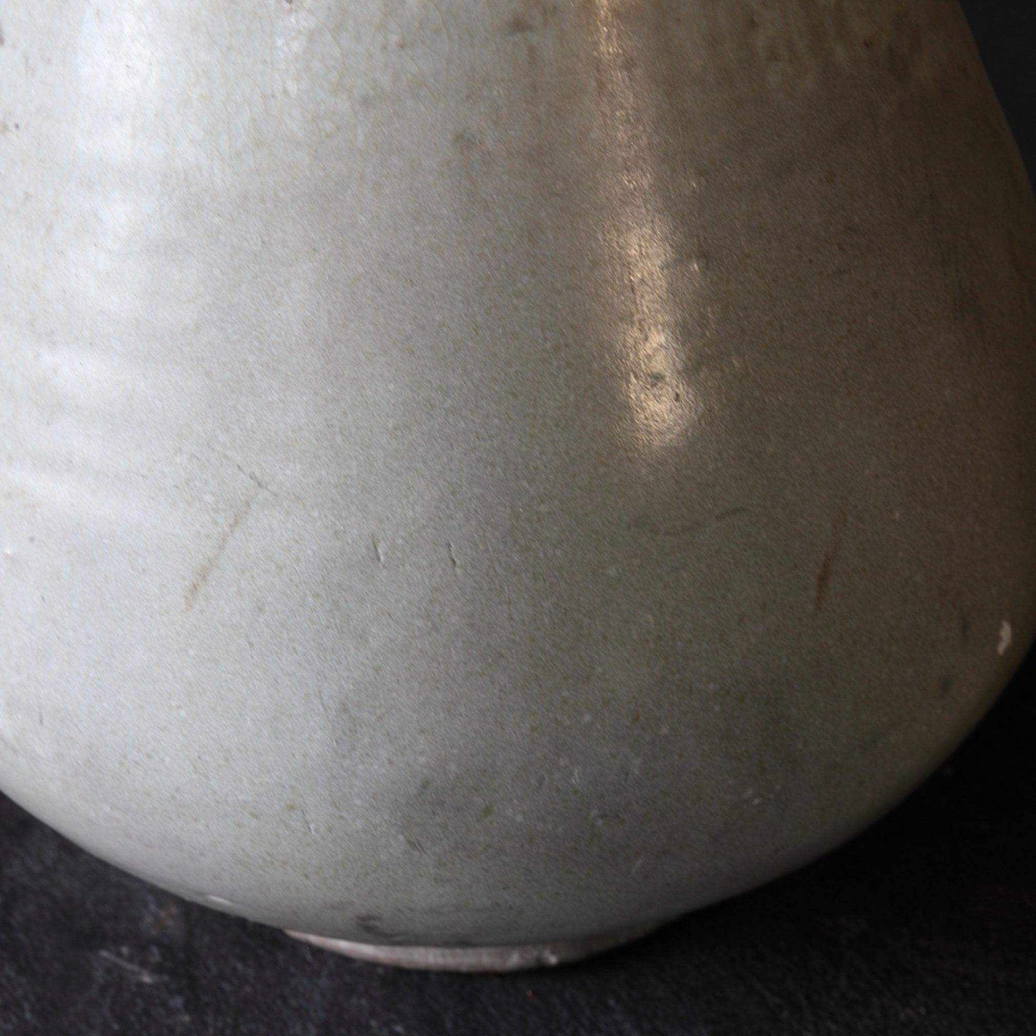 白瓷下撫形大瓶割足(朝鲜王朝, 公元1392年–1897年)