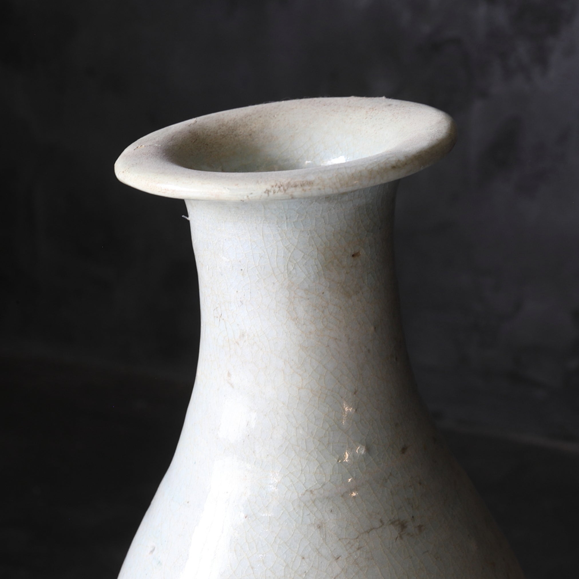 白瓷下撫形大瓶割足(朝鲜王朝, 公元1392年–1897年)