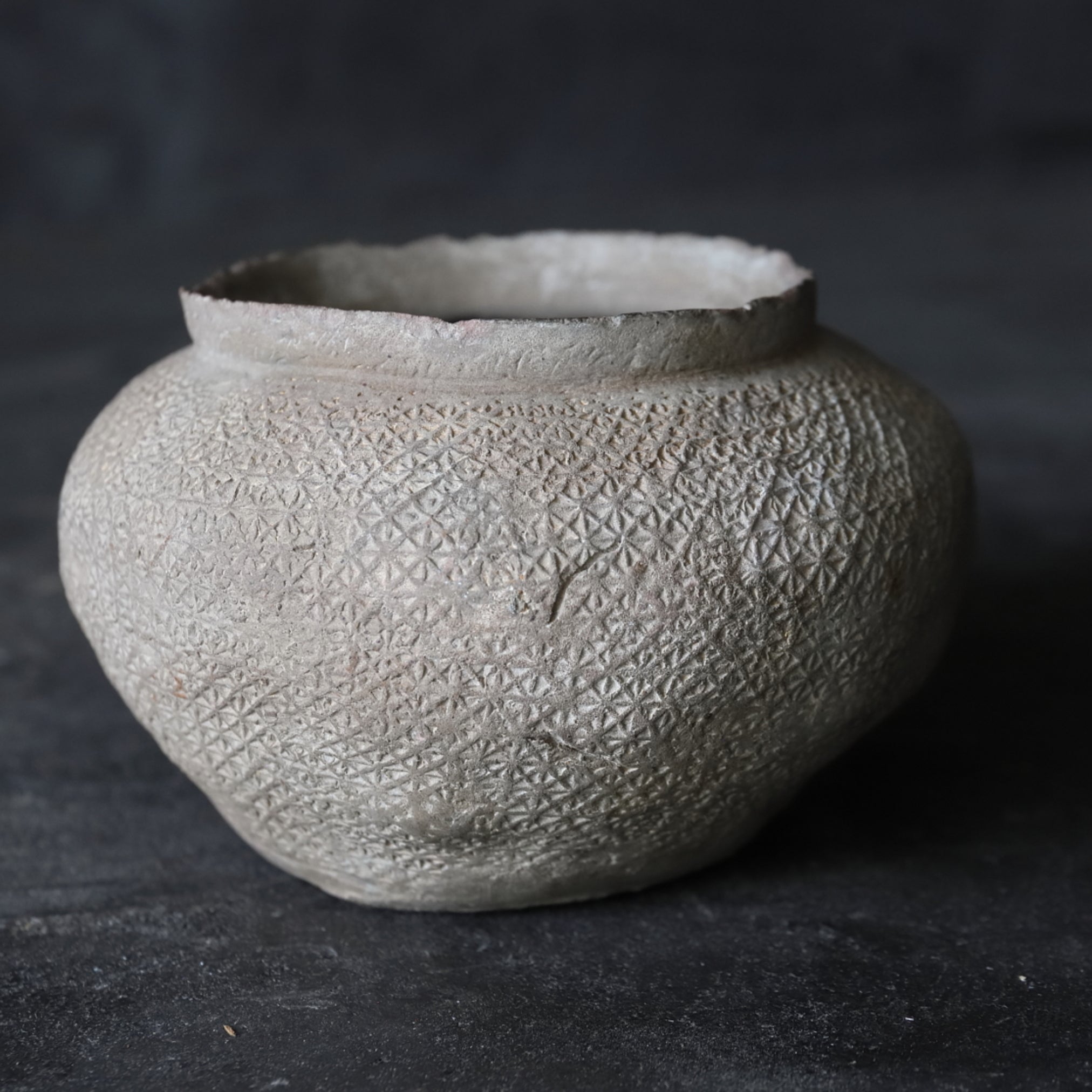 VASO IN GRES CON DISEGNO STAMPATO, Periodo Stati Combattenti(770–221 a.C.)