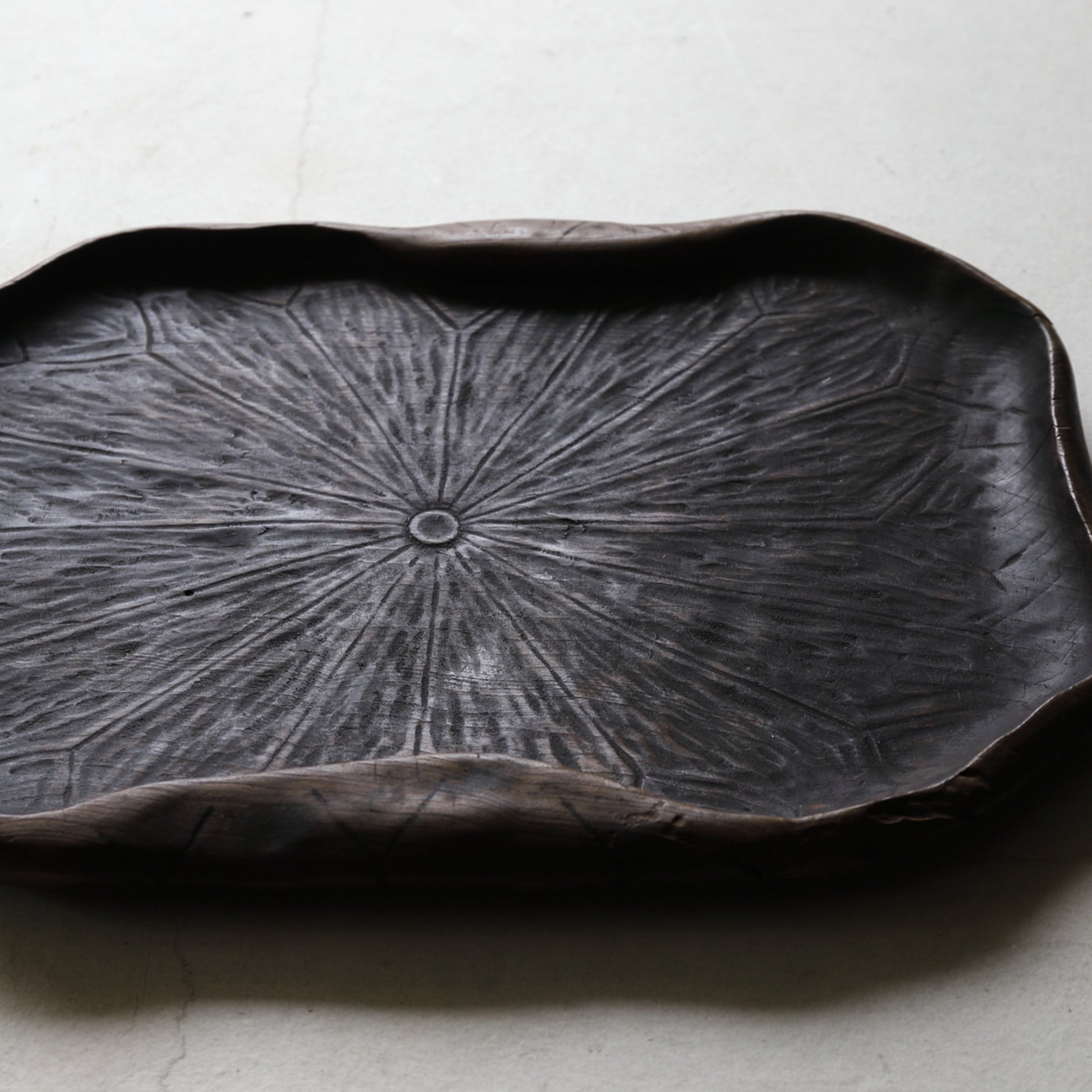 BANDEJA DE TÉ DE LOTO, Período Azuchi-Momoyama–Edo(1573–1867 d. C.)