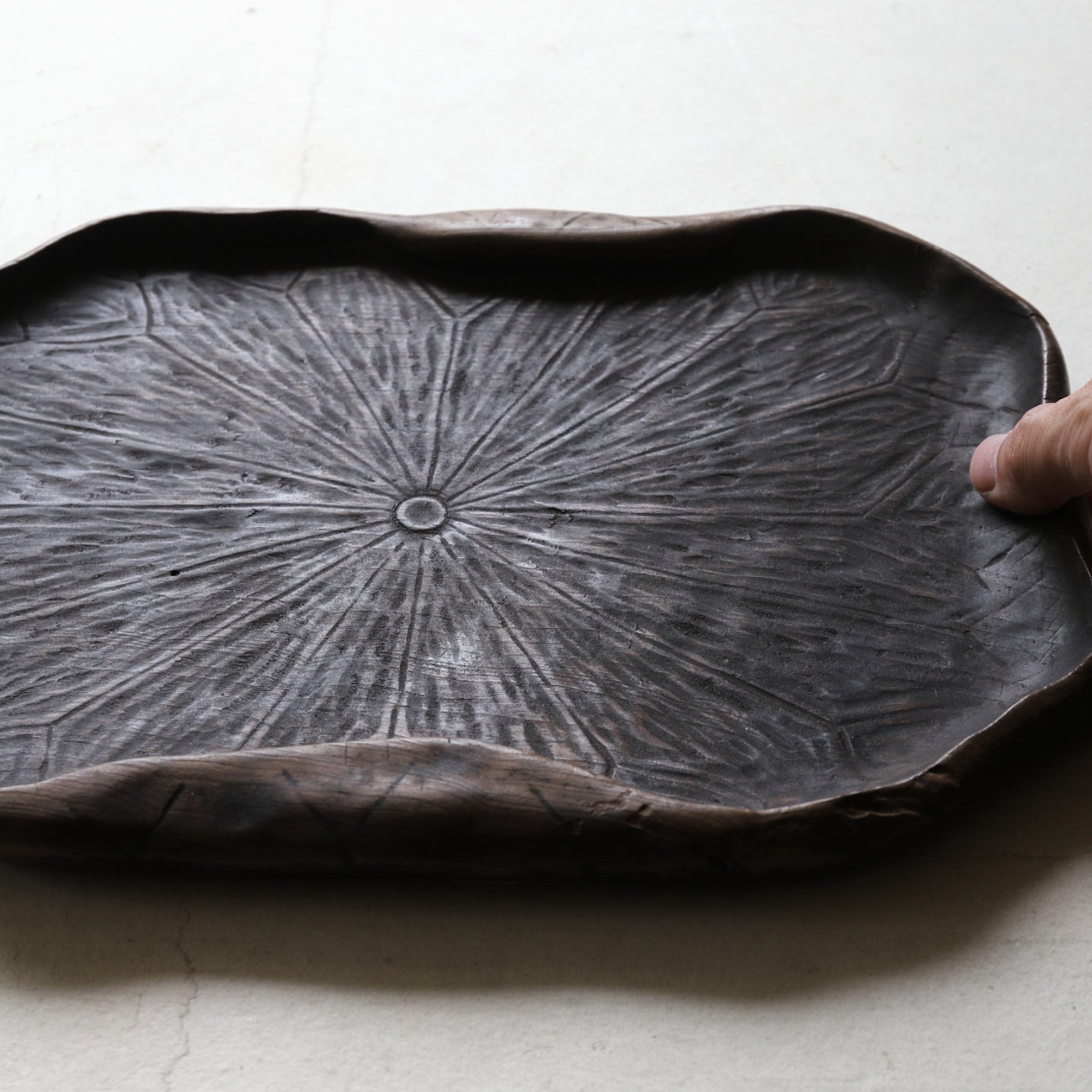 BANDEJA DE TÉ DE LOTO, Período Azuchi-Momoyama–Edo(1573–1867 d. C.)