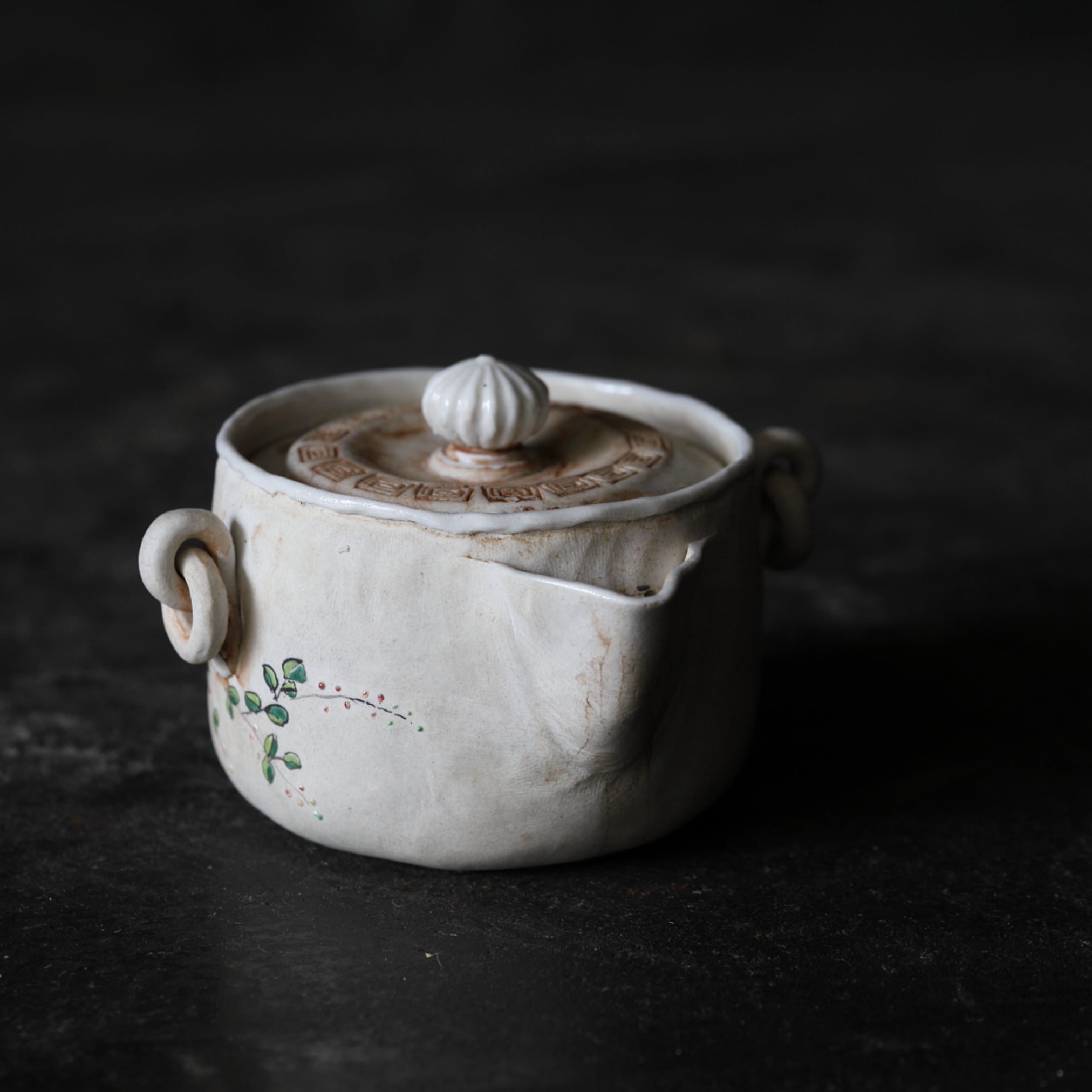 HŌHIN, Ko-Banko, esmaltado sobrecubierta con diseño floral, Período Edo(1603–1867 d. C.)