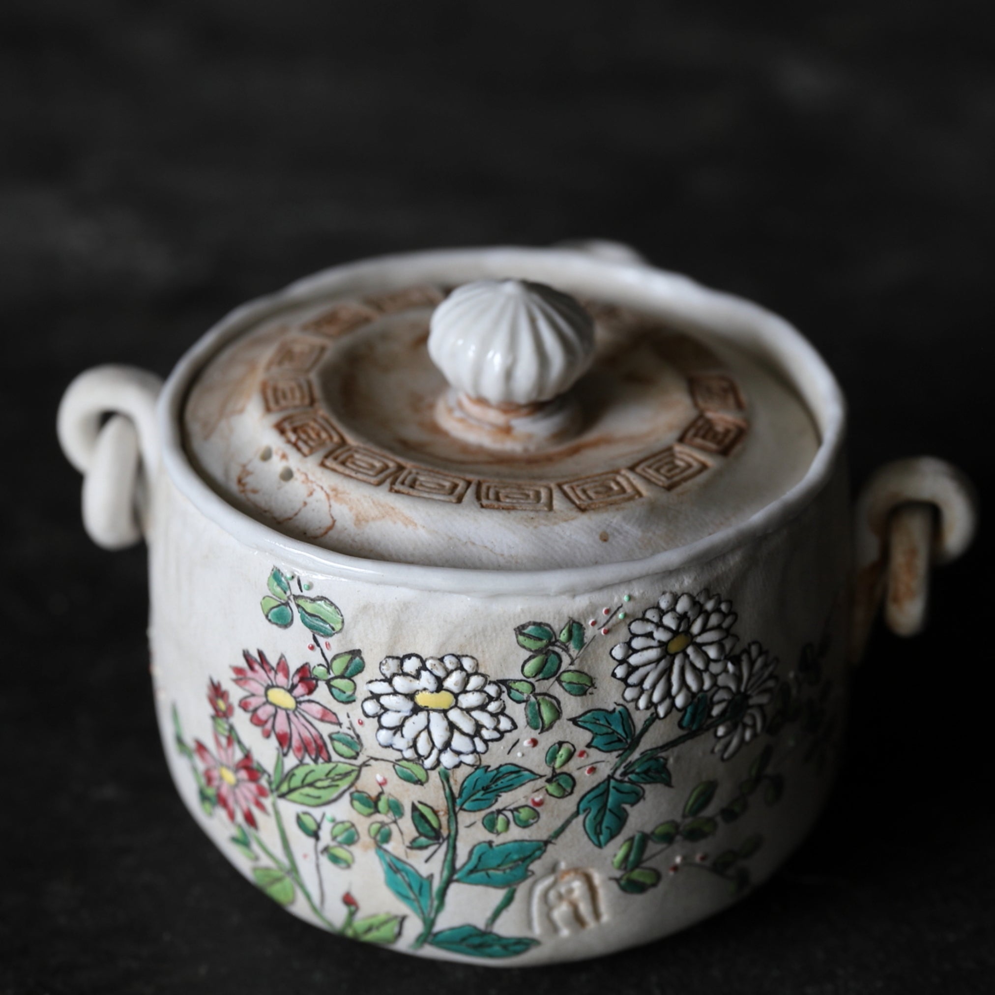 HŌHIN, Ko-Banko, esmaltado sobrecubierta con diseño floral, Período Edo(1603–1867 d. C.)