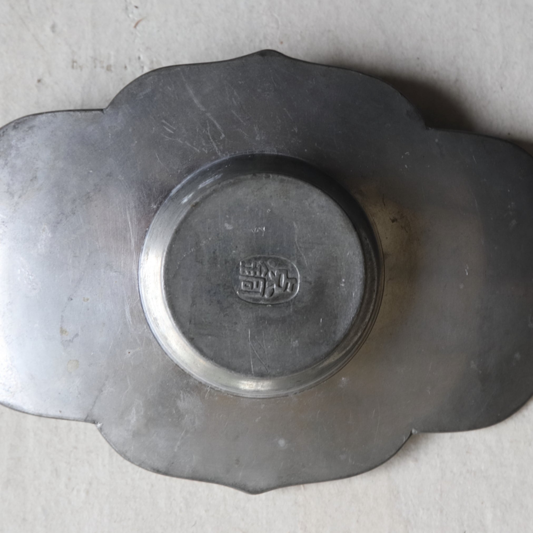 PLATILLO DE FLOR LOBULADA DE ESTAÑO VIEJO, Juego de 5, Dinastía Qing(1616–1911 d. C.)