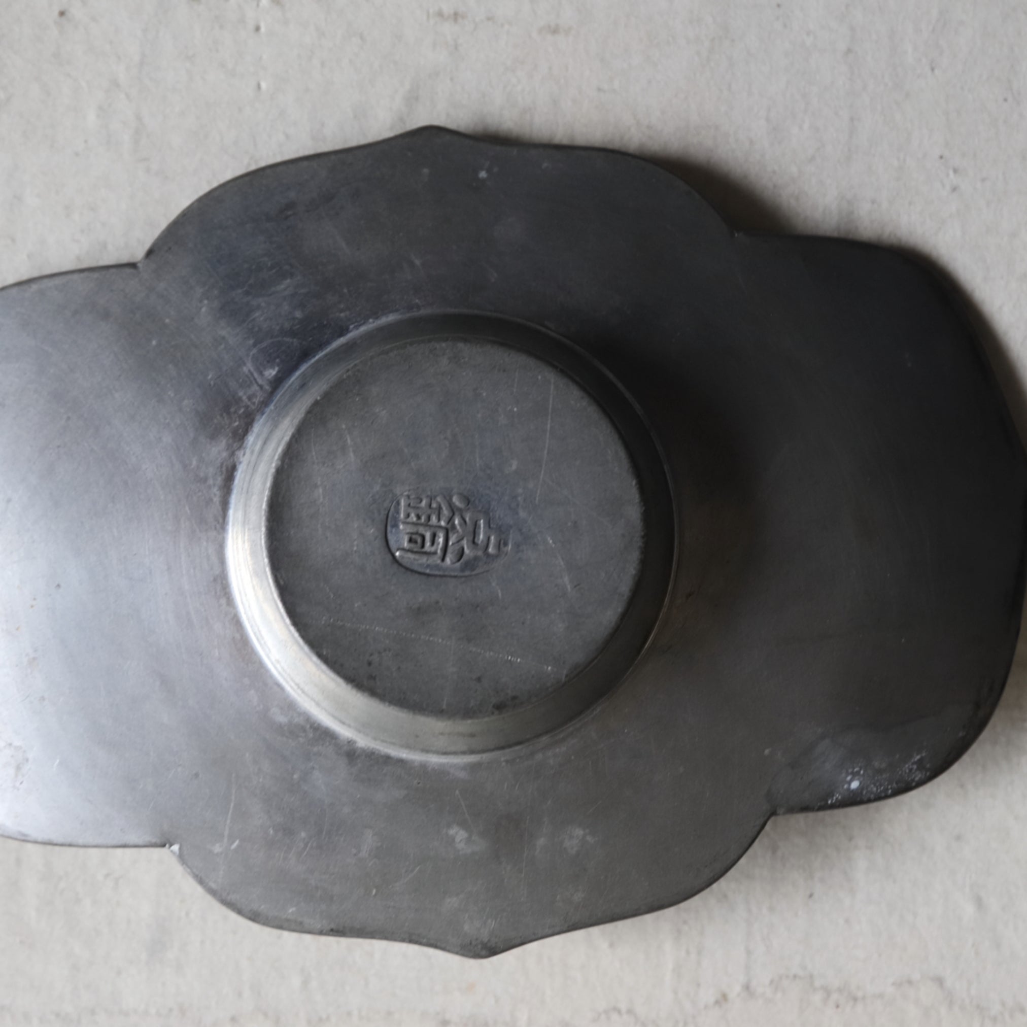PLATILLO DE FLOR LOBULADA DE ESTAÑO VIEJO, Juego de 5, Dinastía Qing(1616–1911 d. C.)