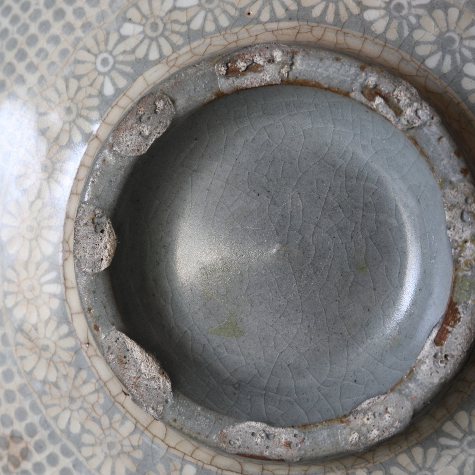 TELLER, Buncheong-Ware, Joseon-Dynastie(1392–1897 n. Chr.)