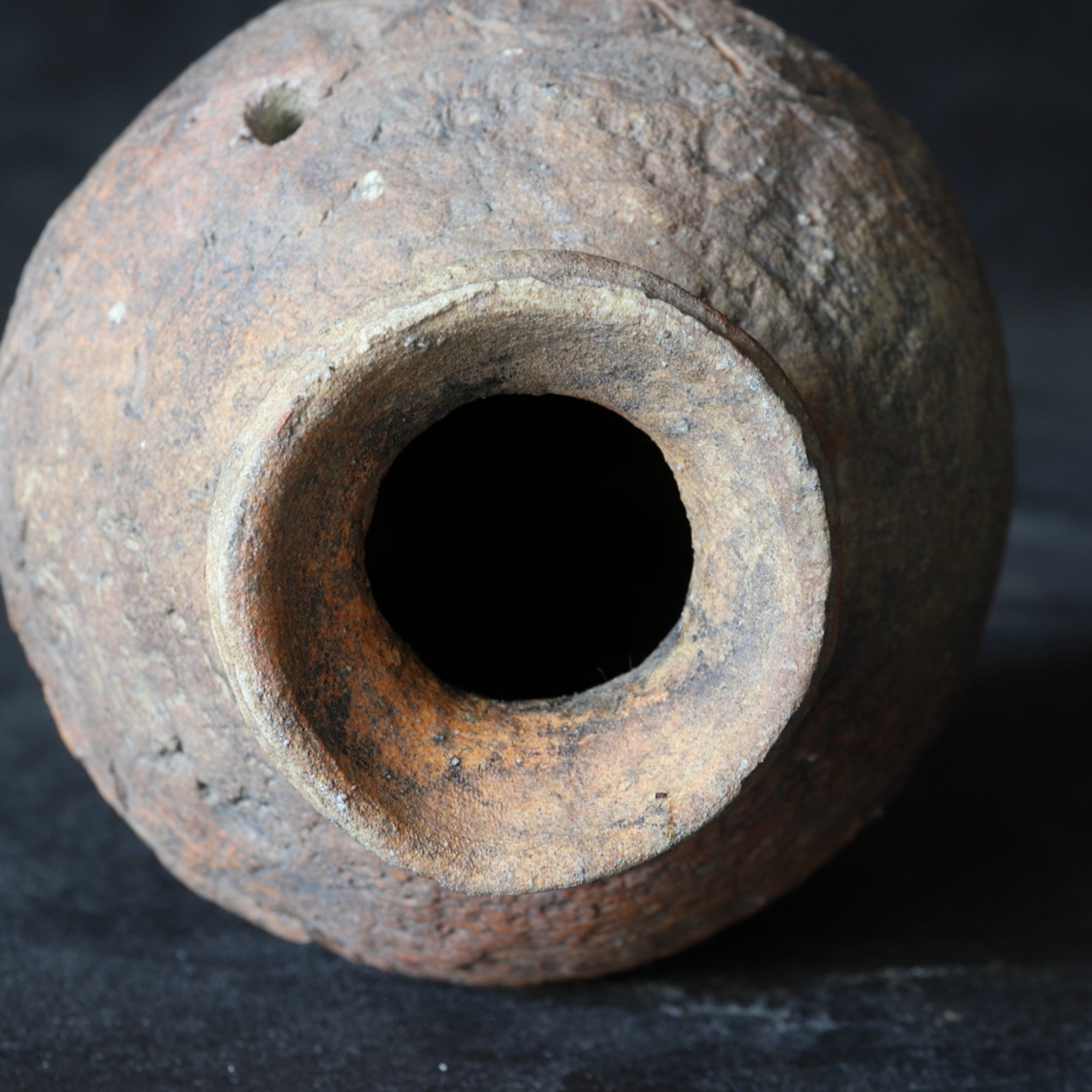 JARRA, Ko-Shigaraki / Uzukumaru, con patrón de cerca de ciprés, Período Muromachi(1336–1573 d. C.)
