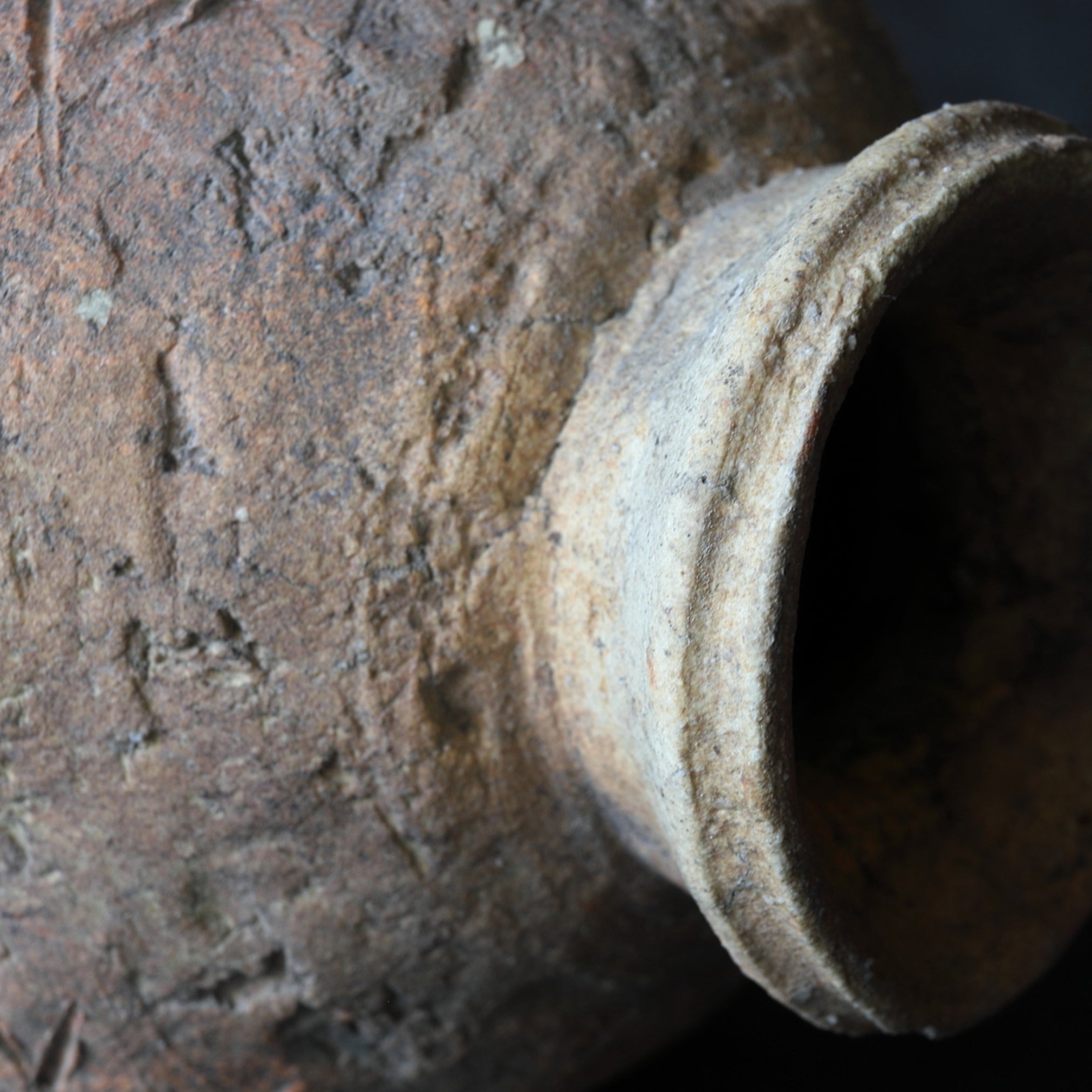 JARRA, Ko-Shigaraki / Uzukumaru, con patrón de cerca de ciprés, Período Muromachi(1336–1573 d. C.)