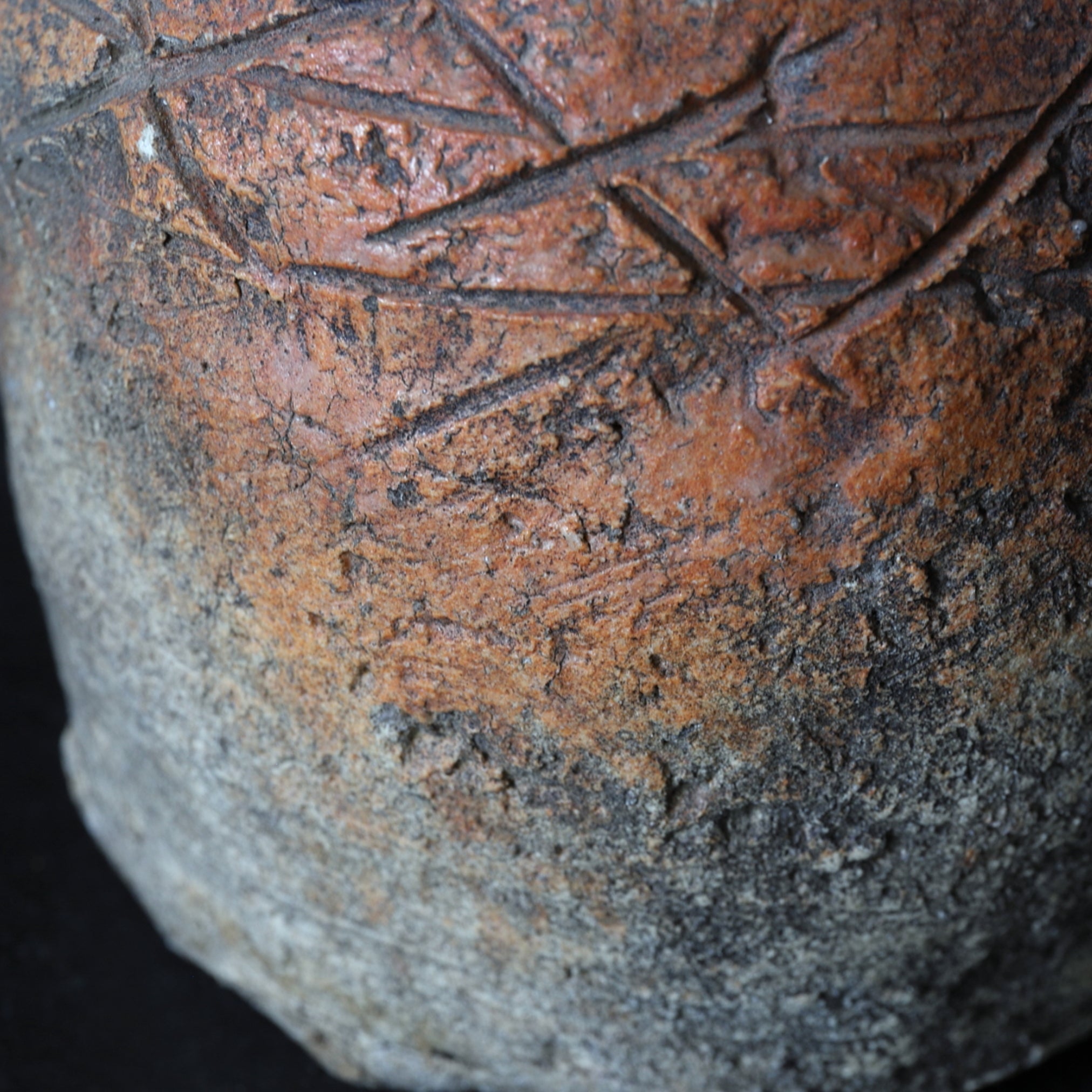 JARRA, Ko-Shigaraki / Uzukumaru, con patrón de cerca de ciprés, Período Muromachi(1336–1573 d. C.)
