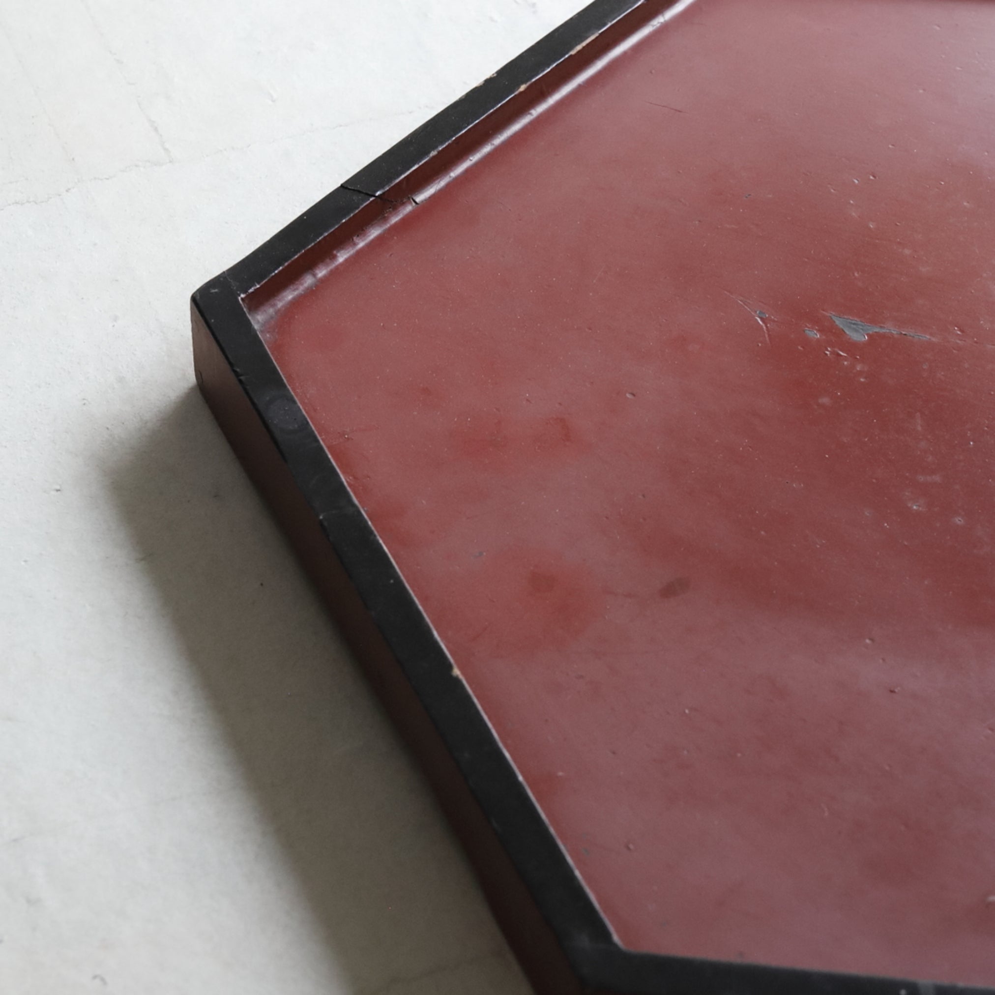 BANDEJA DE TÉ HEXAGONAL DE MADERA, Período Edo(1603–1867 d. C.)