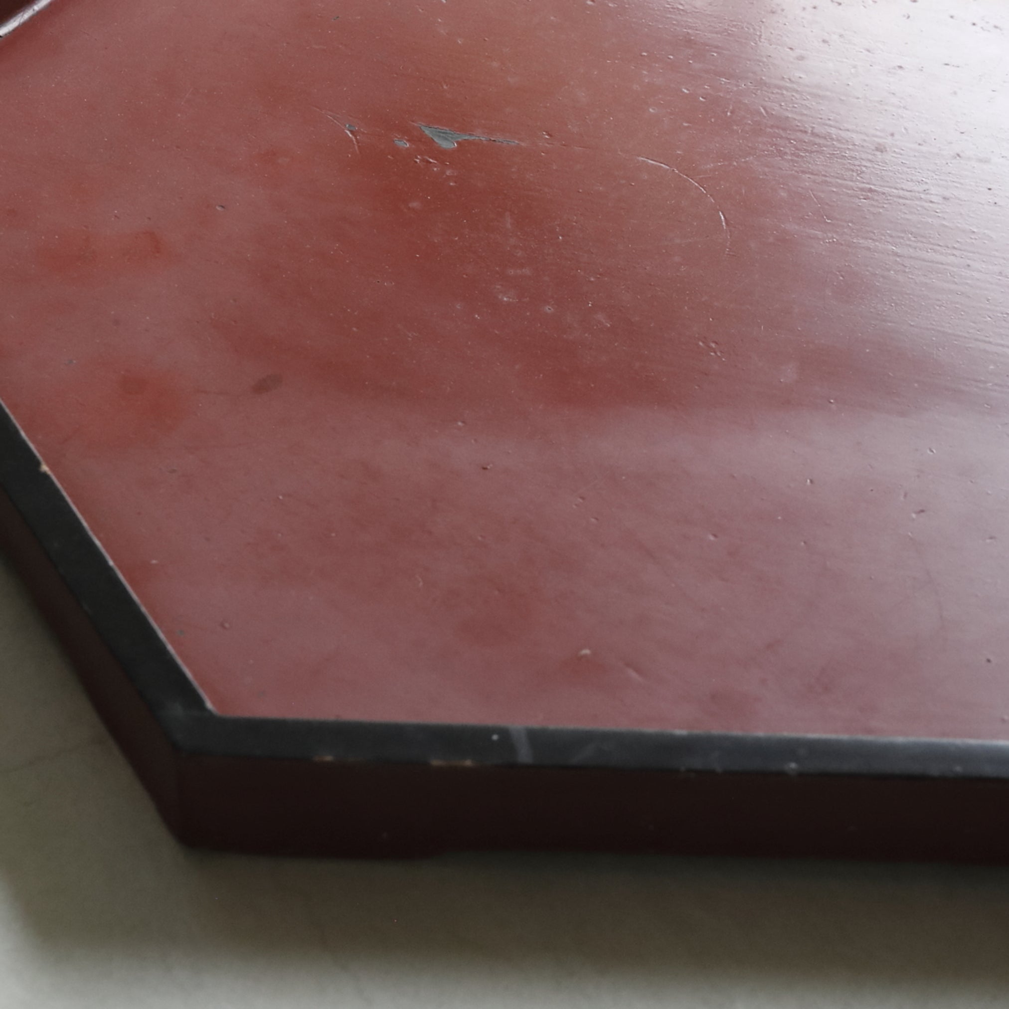 BANDEJA DE TÉ HEXAGONAL DE MADERA, Período Edo(1603–1867 d. C.)