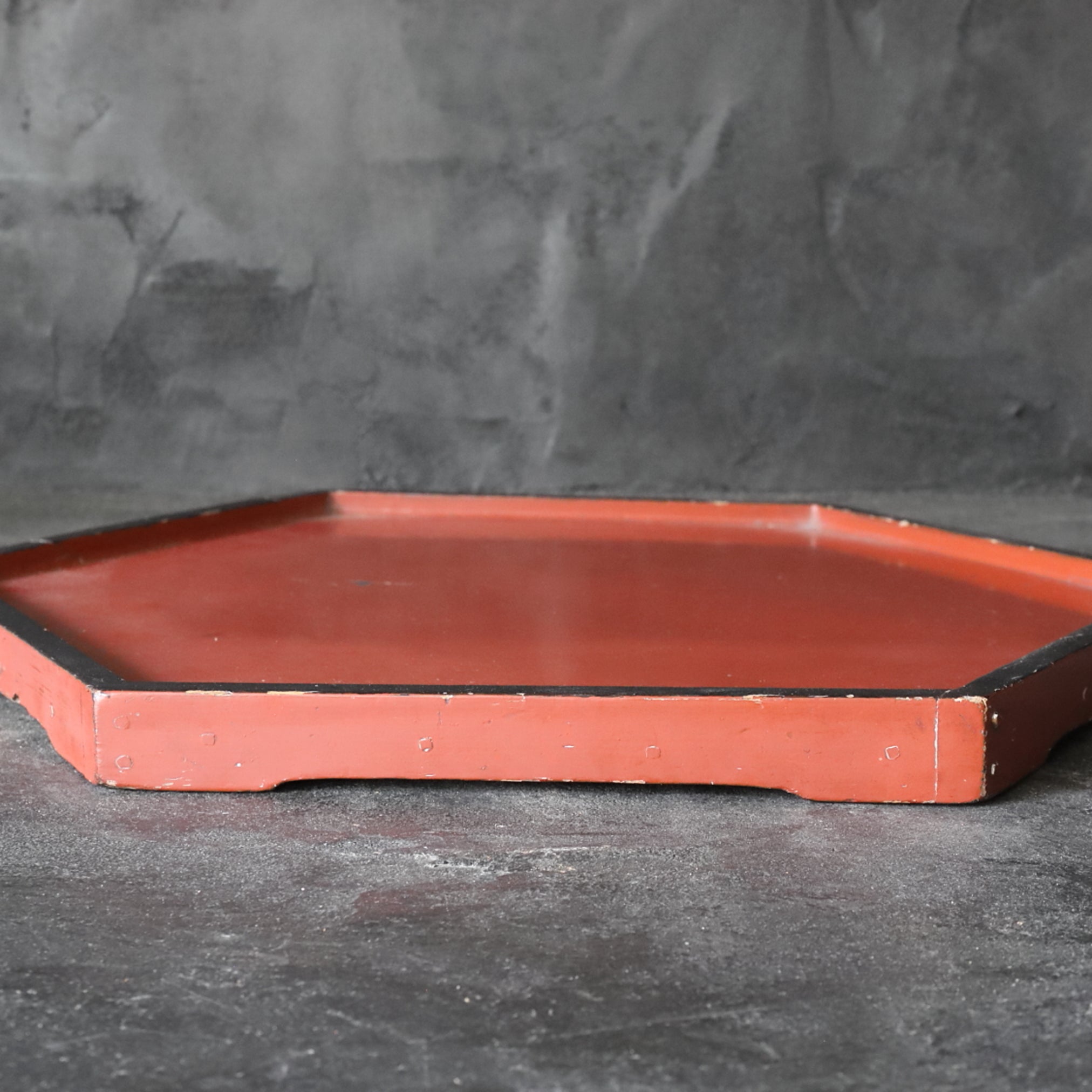 BANDEJA DE TÉ HEXAGONAL DE MADERA, Período Edo(1603–1867 d. C.)