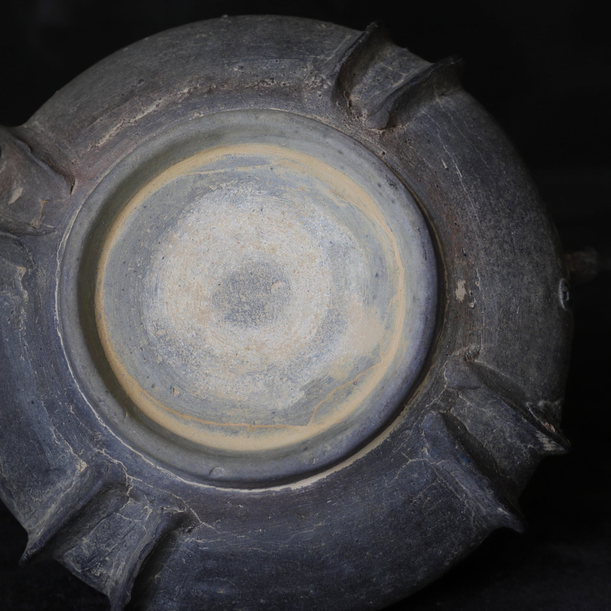 古墳時代 須恵器 把手付線刻文異形壺(250–581 CE)