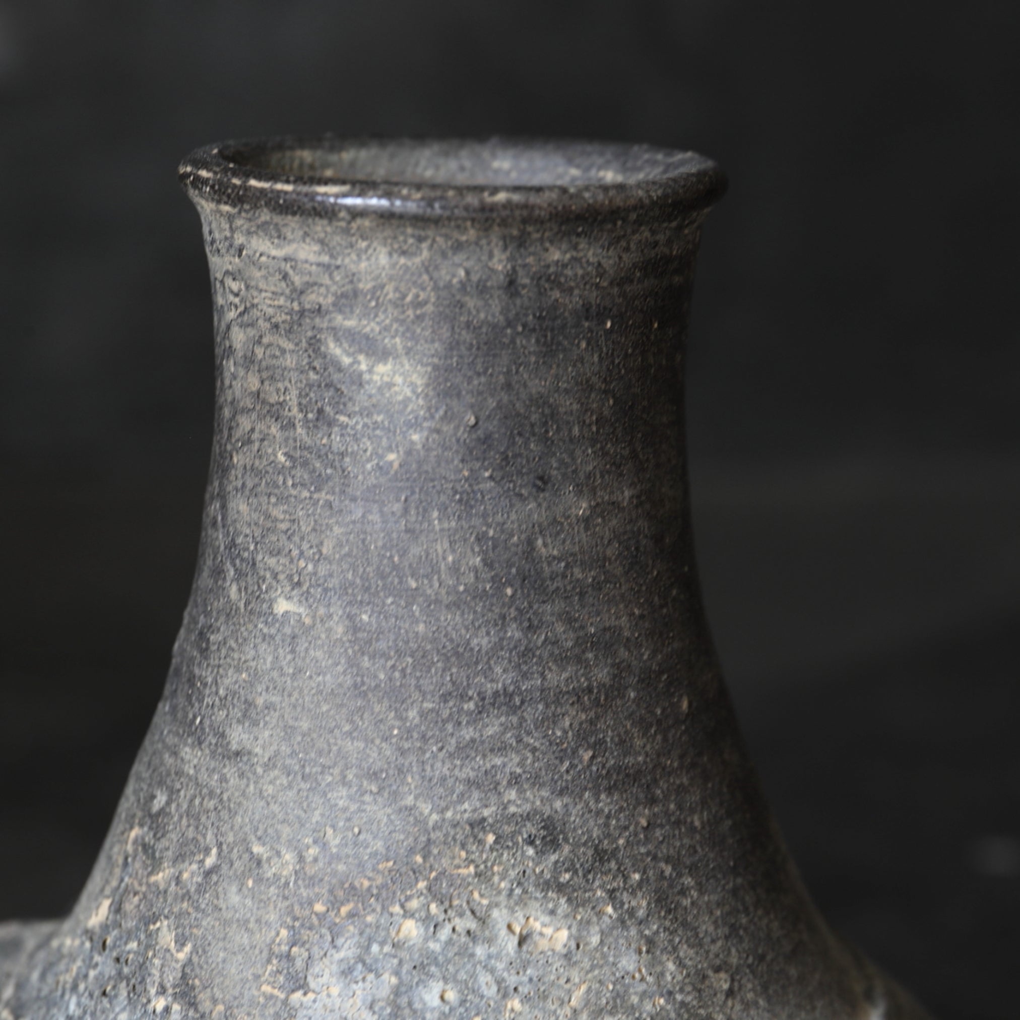 古墳時代 須恵器 把手付線刻文異形壺(250–581 CE)