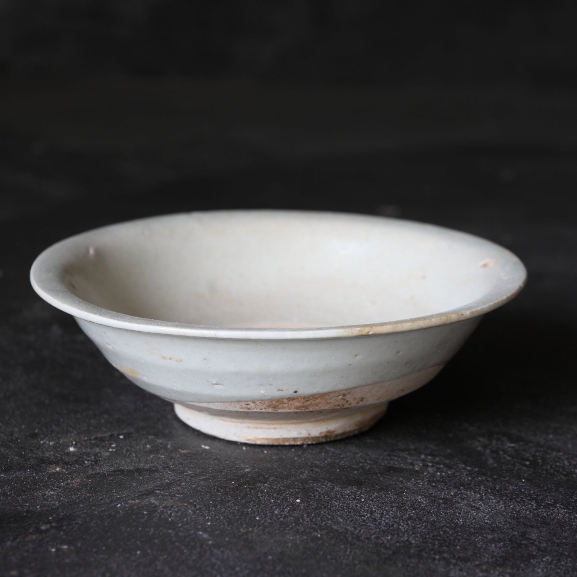 PLATO DE CELADÓN DE HORNO POPULAR ANTIGUO, Dinastía Yuan(1206–1368 d. C.)