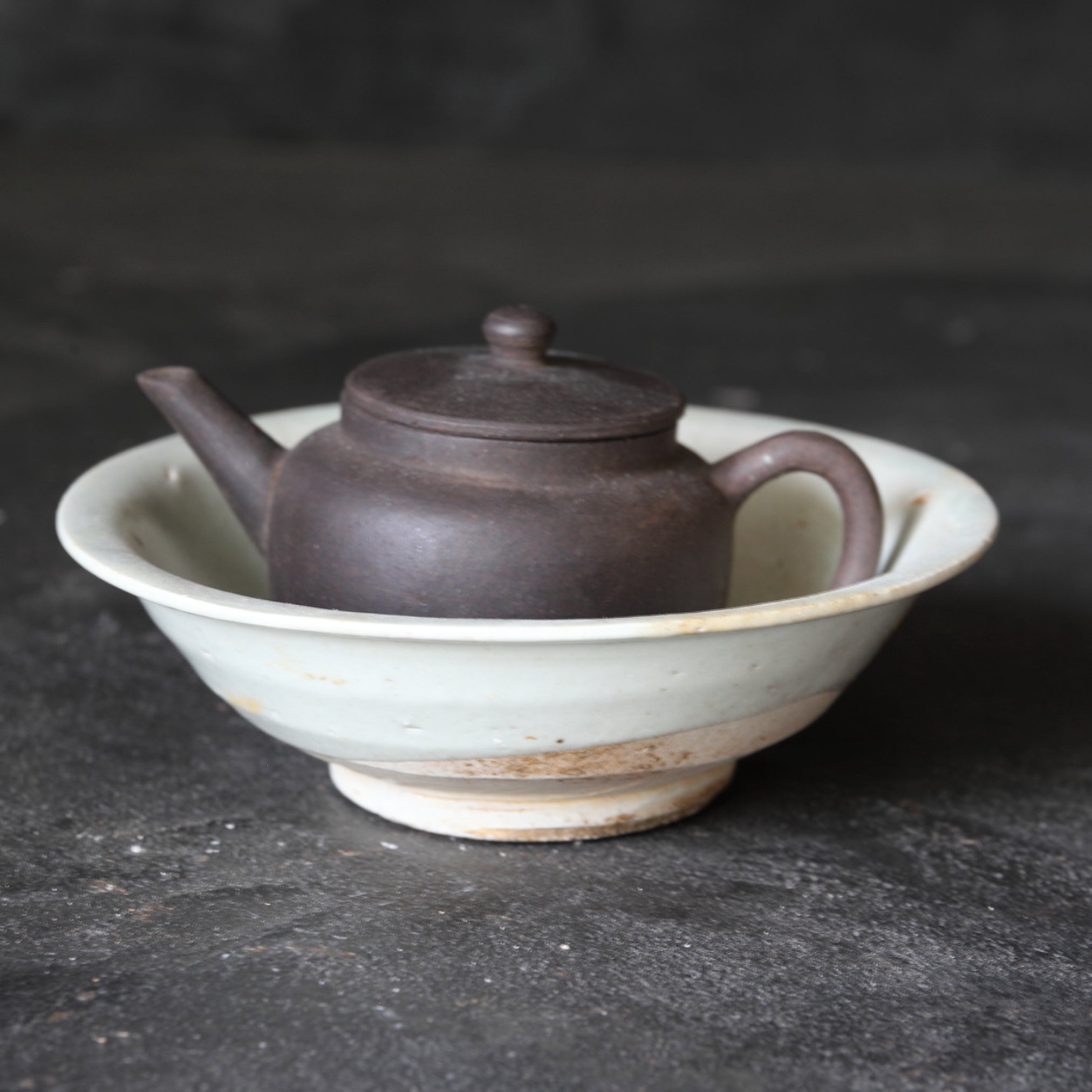 PLATO DE CELADÓN DE HORNO POPULAR ANTIGUO, Dinastía Yuan(1206–1368 d. C.)