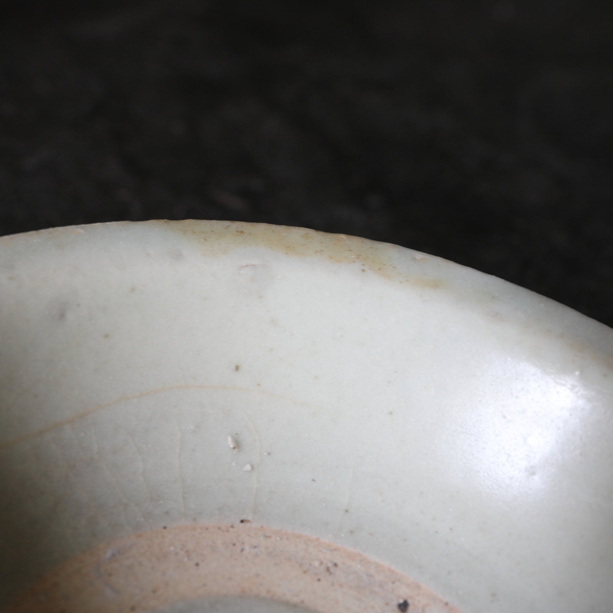 PLATO DE CELADÓN DE HORNO POPULAR ANTIGUO, Dinastía Yuan(1206–1368 d. C.)