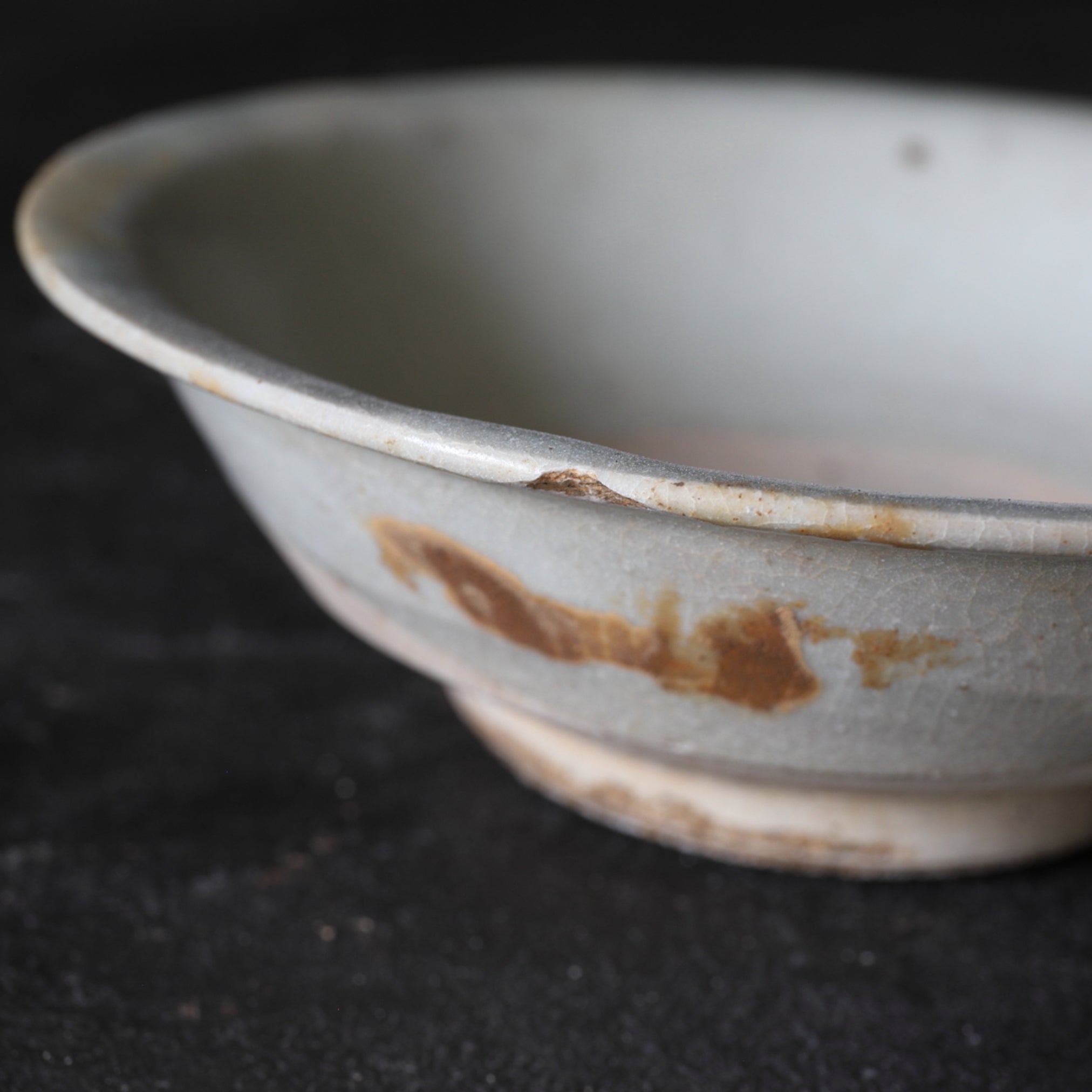 PLATO DE CELADÓN DE HORNO POPULAR ANTIGUO, Dinastía Yuan(1206–1368 d. C.)