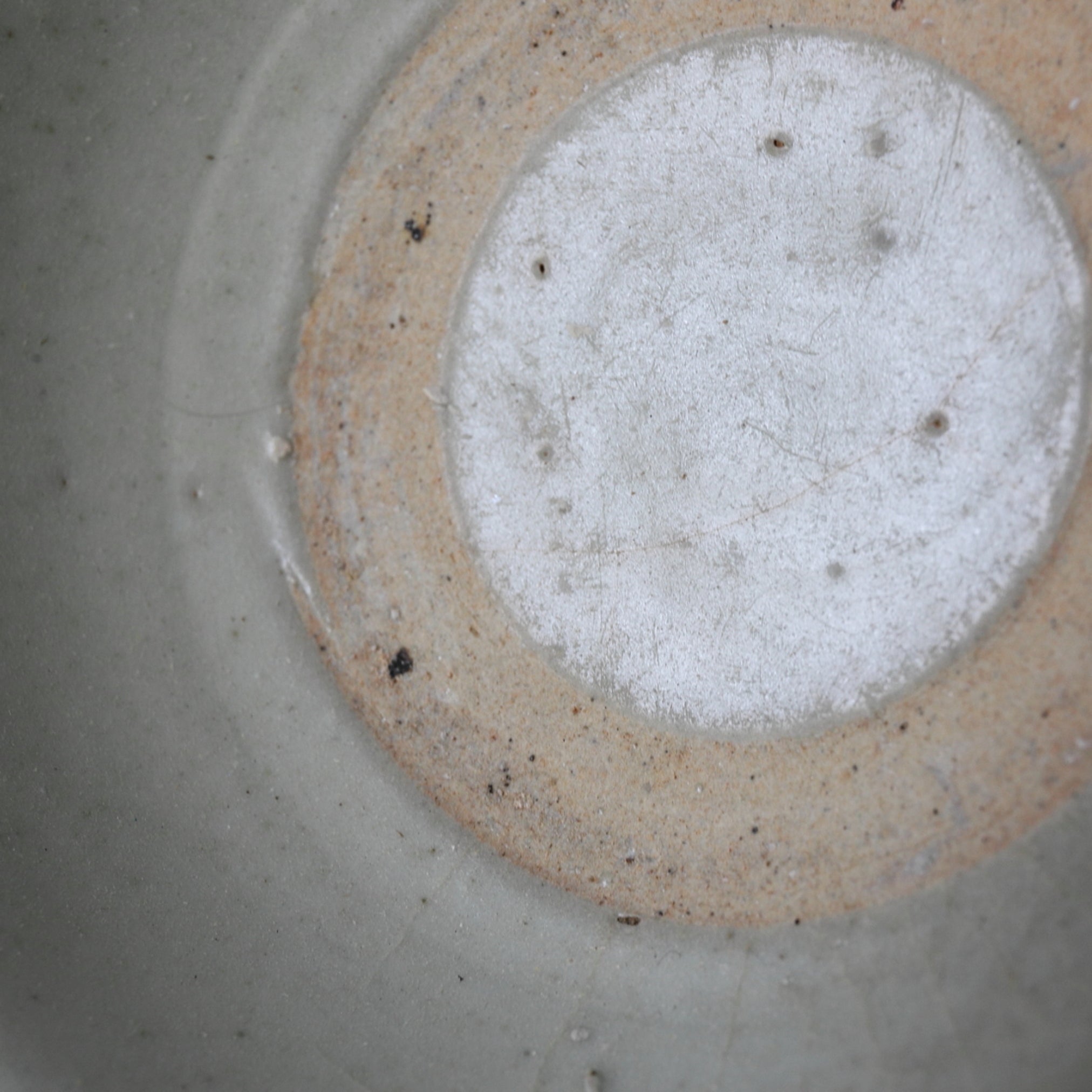 PLATO DE CELADÓN DE HORNO POPULAR ANTIGUO, Dinastía Yuan(1206–1368 d. C.)