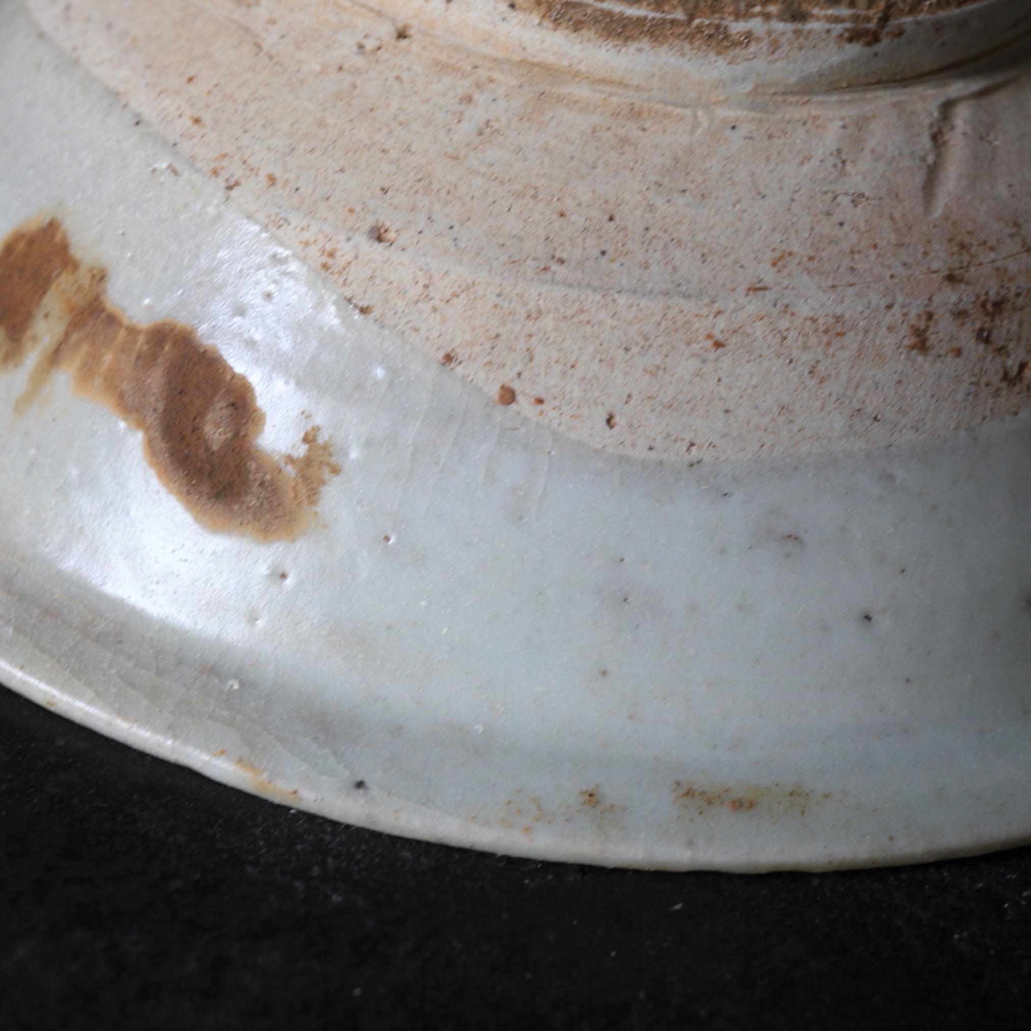 PLATO DE CELADÓN DE HORNO POPULAR ANTIGUO, Dinastía Yuan(1206–1368 d. C.)