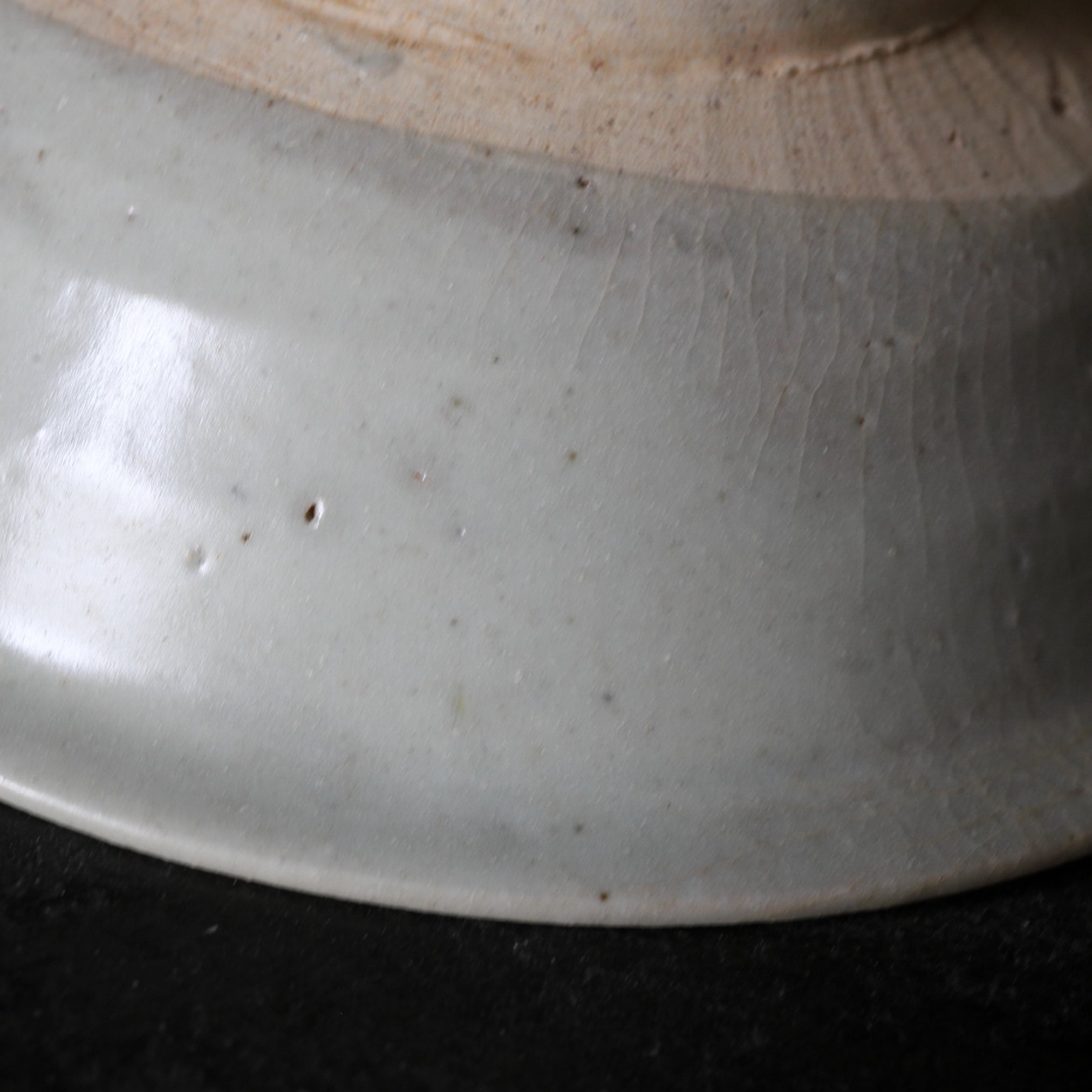 PLATO DE CELADÓN DE HORNO POPULAR ANTIGUO, Dinastía Yuan(1206–1368 d. C.)