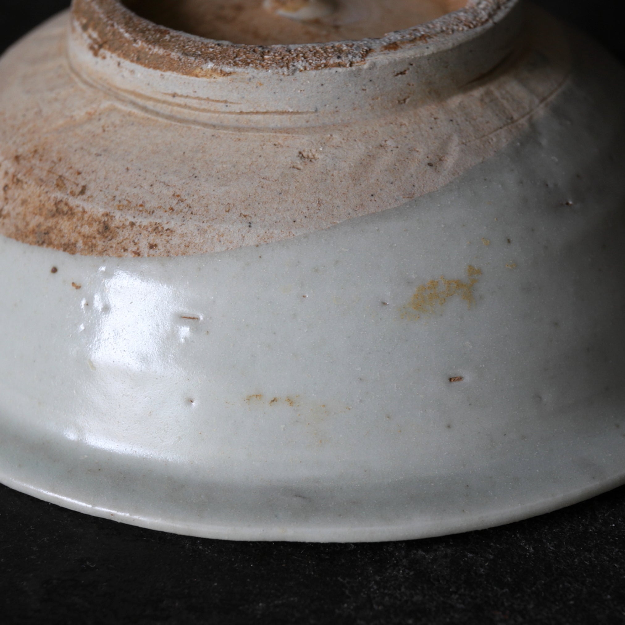 PLATO DE CELADÓN DE HORNO POPULAR ANTIGUO, Dinastía Yuan(1206–1368 d. C.)