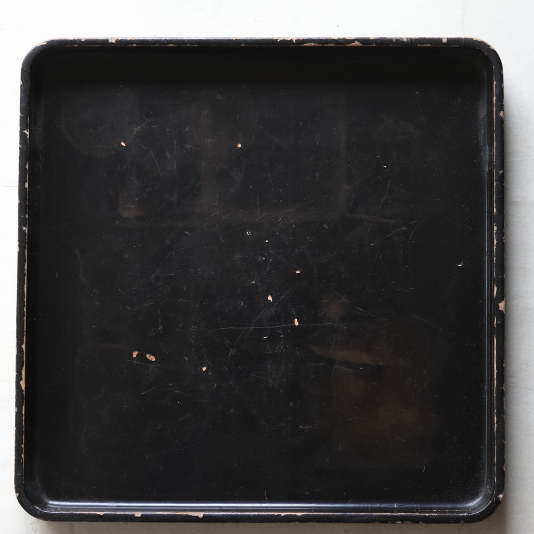 HÖLZERNES TEETABLETT, Kuro-Negoro, Edo-Zeit(1603–1867 n. Chr.)