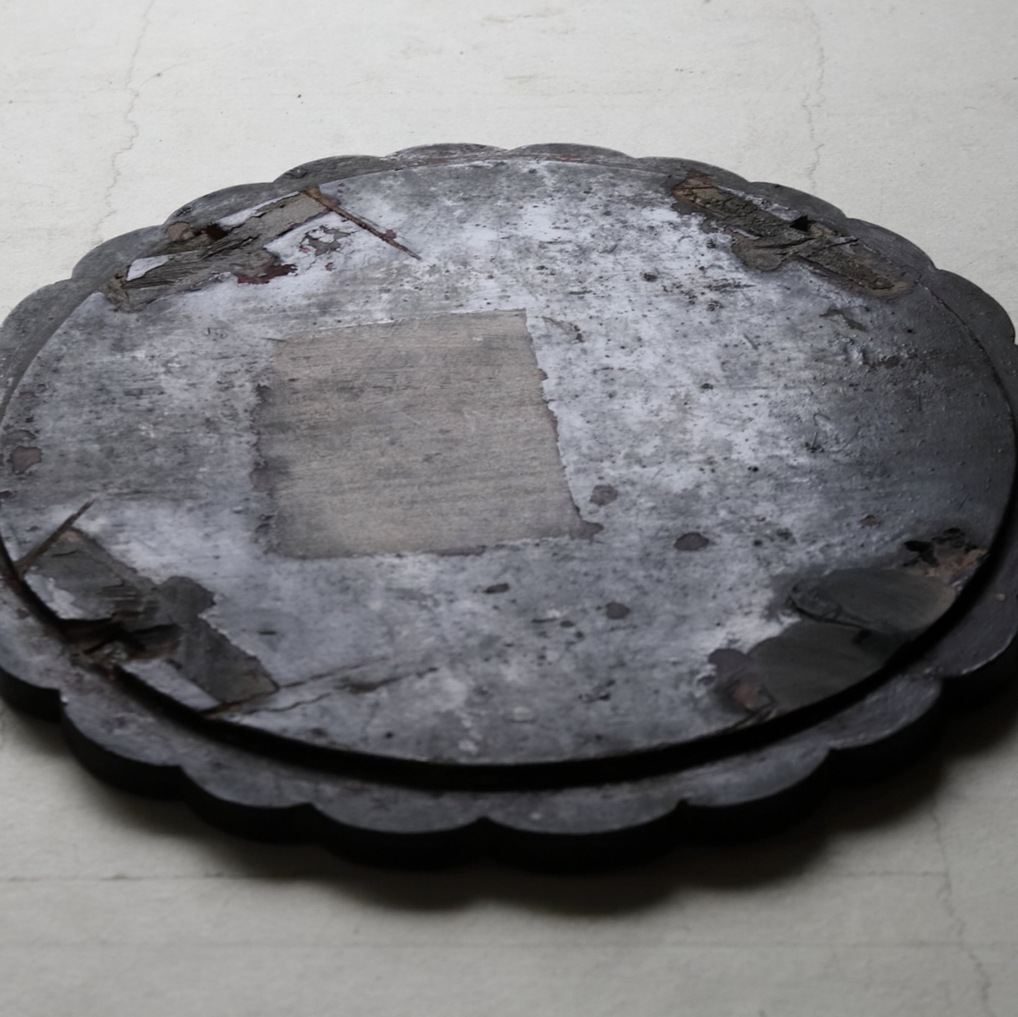 SOBAN CON FORMA DE FLOR LOBULADA / TABLERO DE MESA, Mitate(tablero de mesa/bandeja de té), Dinastía Joseon(1392–1897 d. C.)