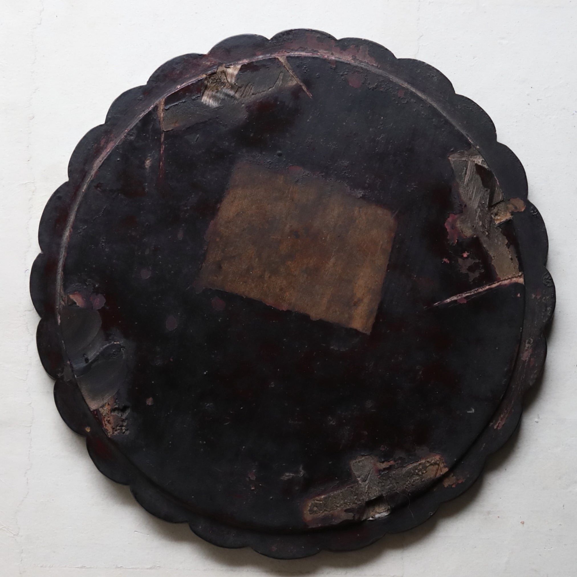 SOBAN CON FORMA DE FLOR LOBULADA / TABLERO DE MESA, Mitate(tablero de mesa/bandeja de té), Dinastía Joseon(1392–1897 d. C.)