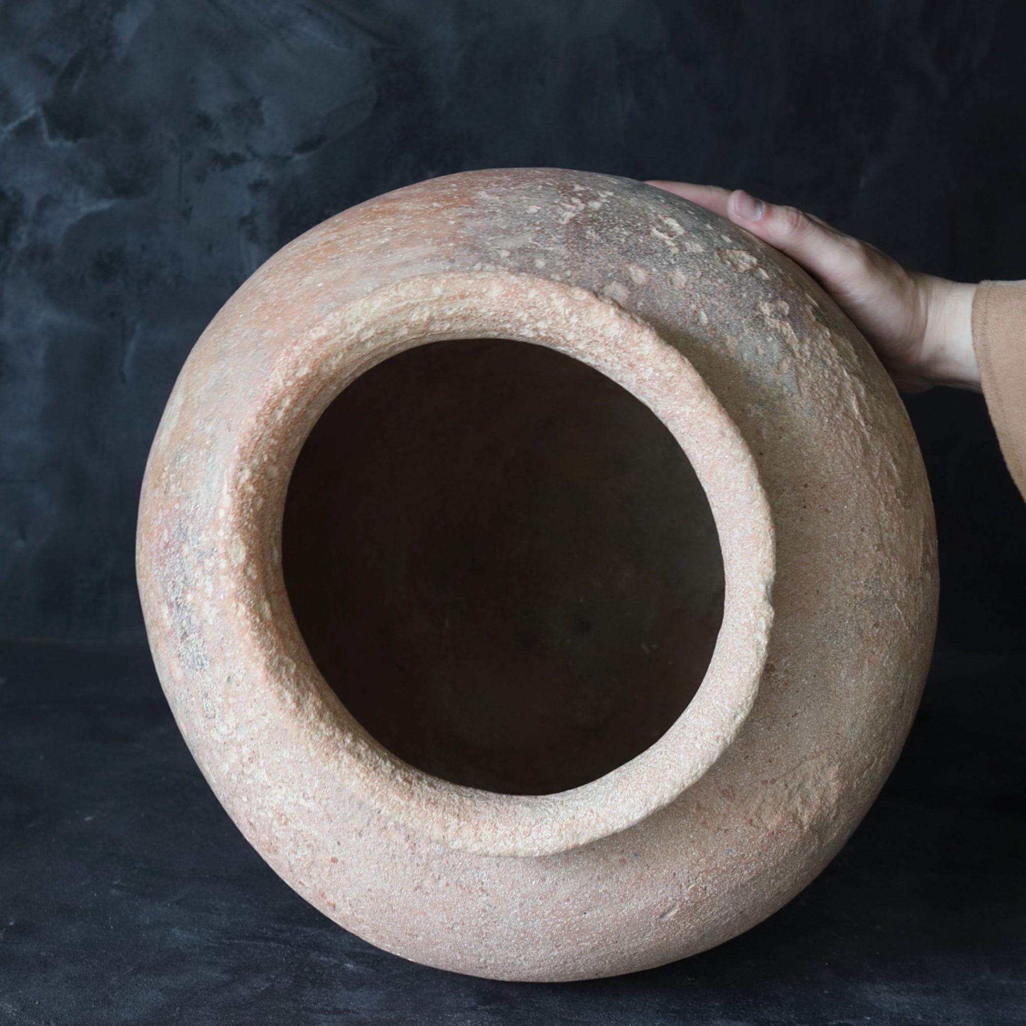 JARRA GRANDE, Cerámica de estilo Gusuku, Período Kamakura–Muromachi(1185–1573 d. C.)