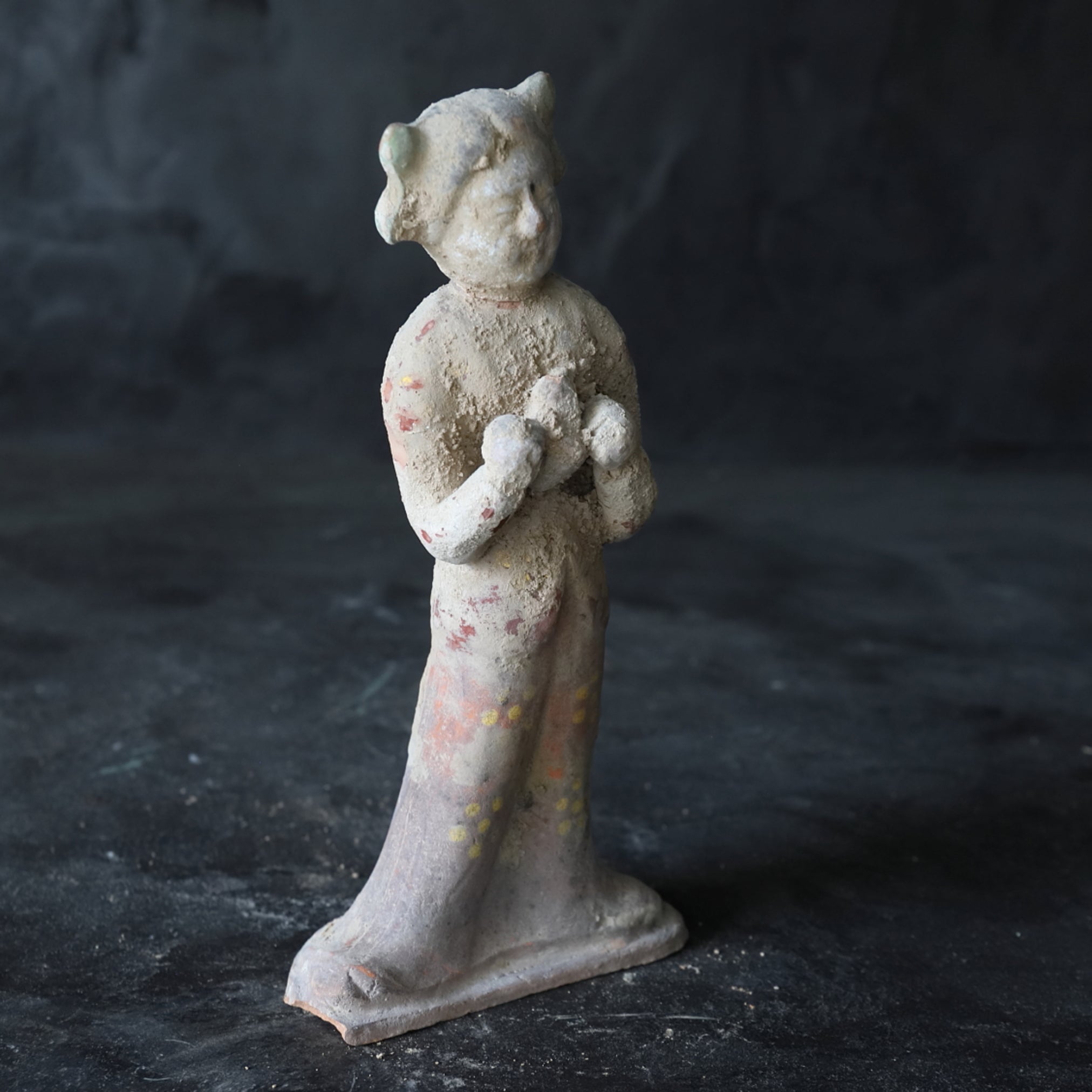 化妝土加彩灰陶樂舞俑(唐朝, 西元618年–907年)