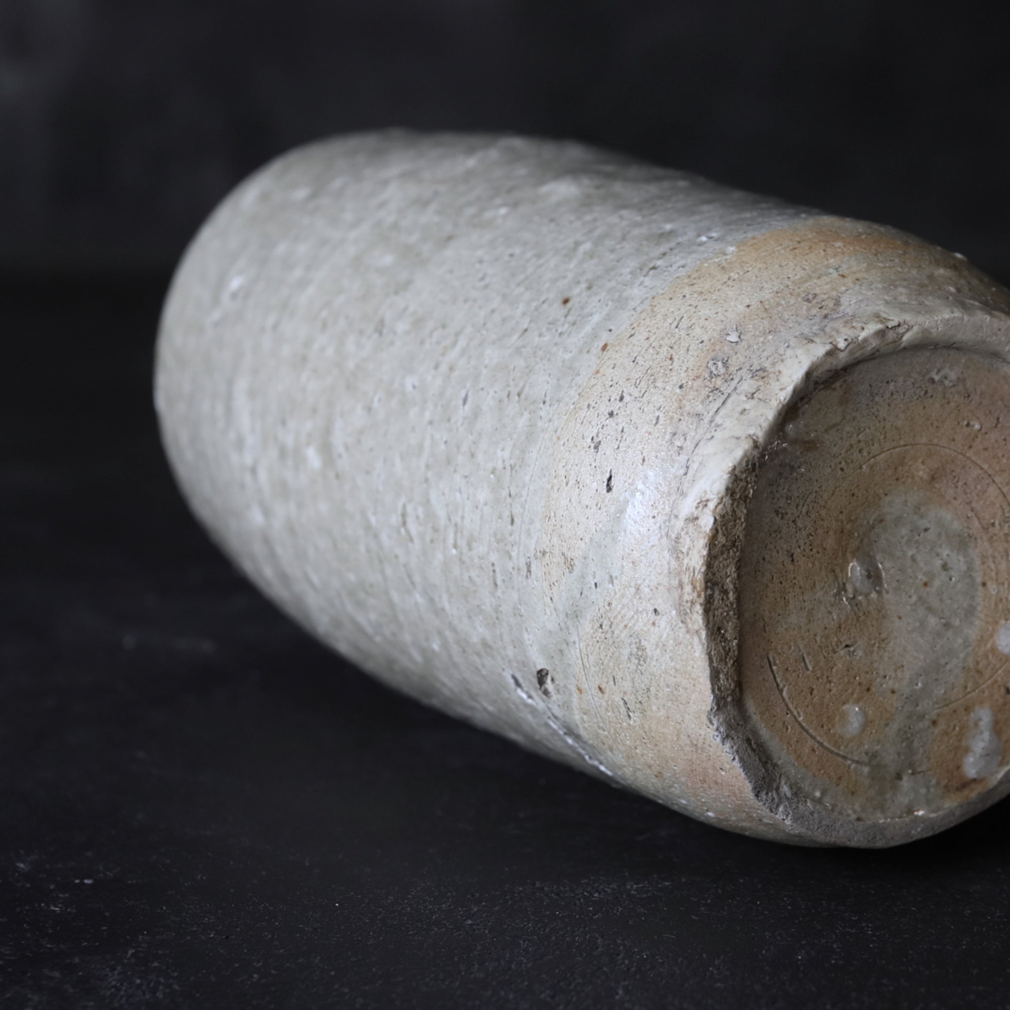 BOTELLA DEFORMADA, Ki-Seto, Período Edo(1603–1867 d. C.)
