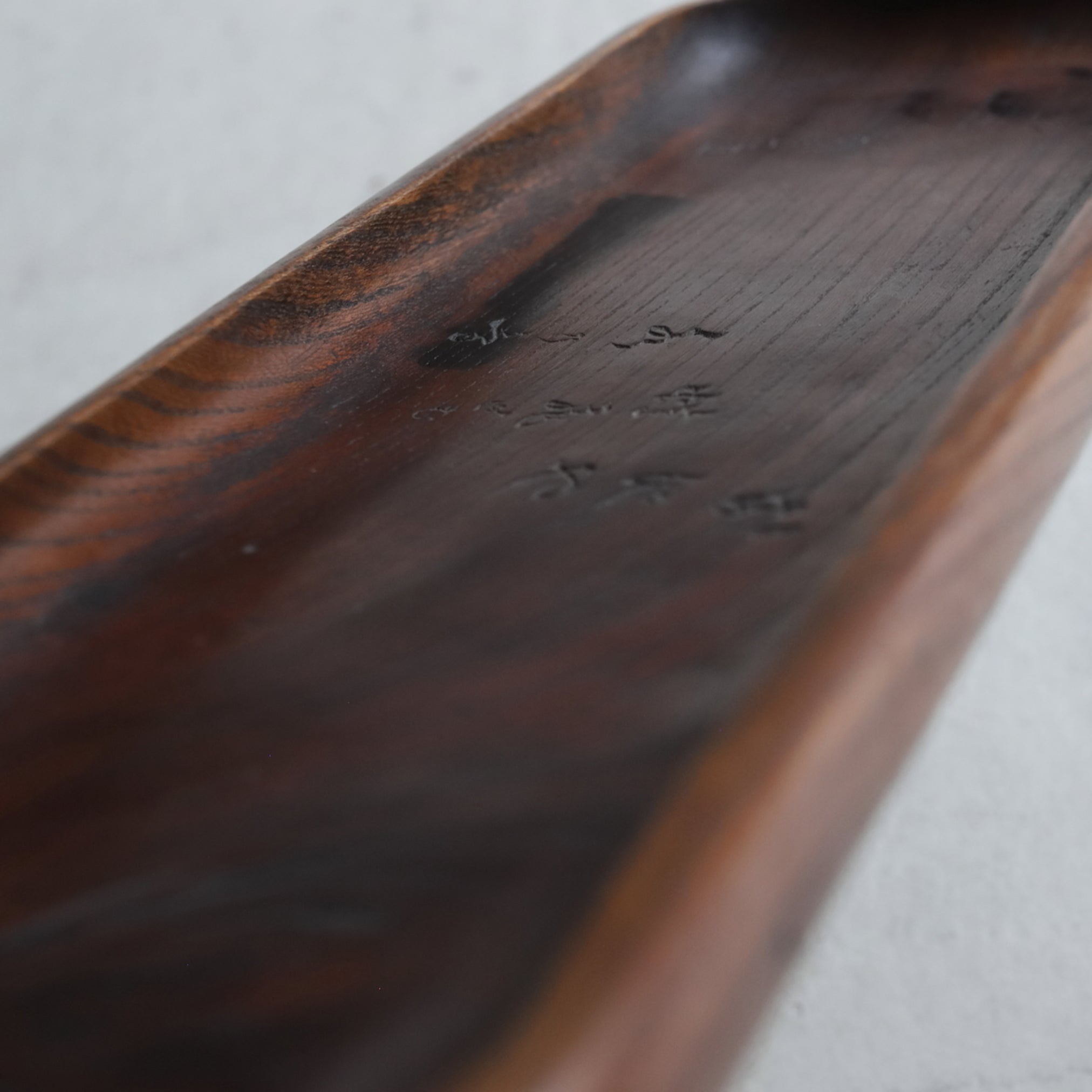 BANDEJA DE TÉ DE MADERA, Con diseño de loto con rana, Período Edo–Meiji(1603–1912 d. C.)