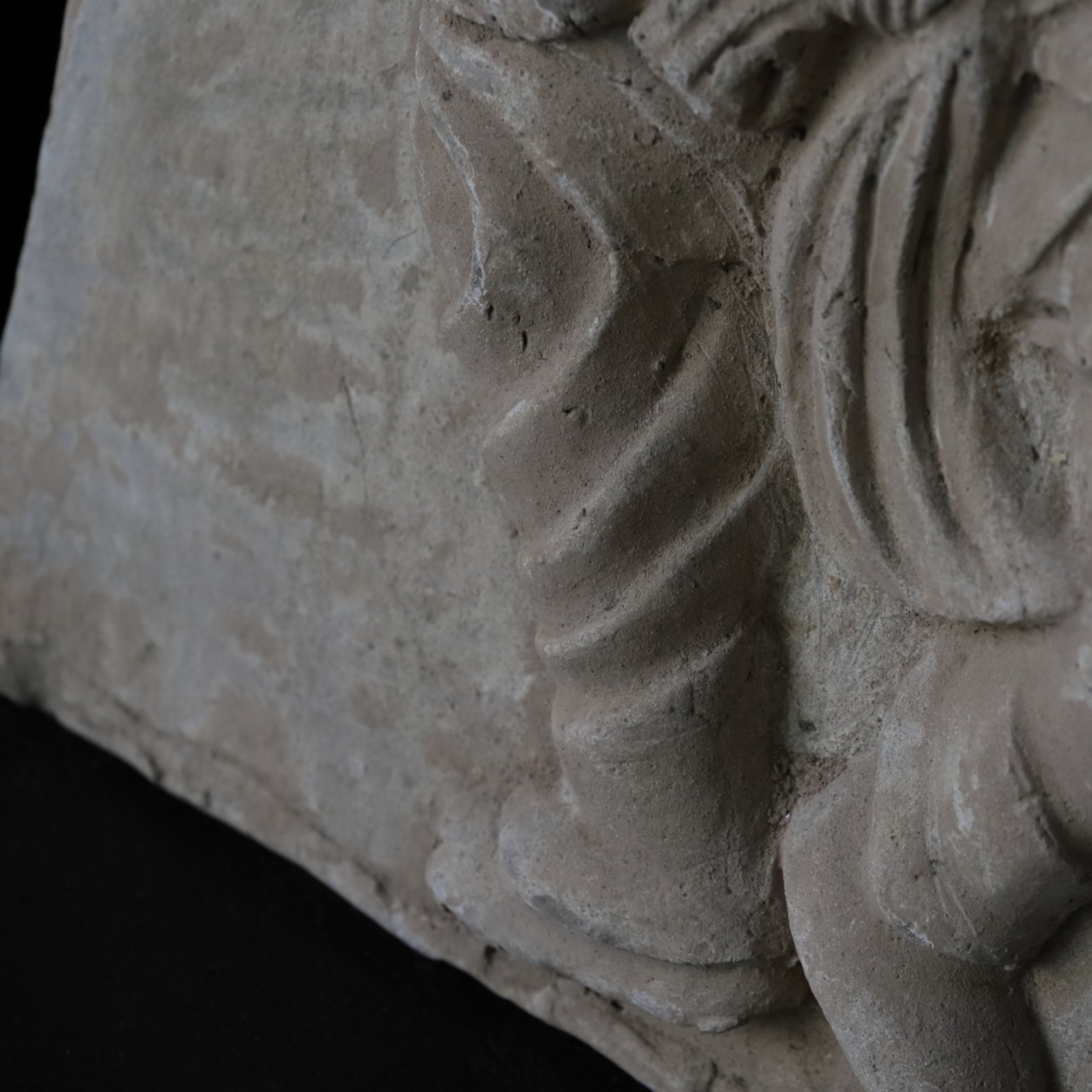 ESTELA DE MÚSICO, Loza de barro gris, par, Dinastía Tang(618–907 d. C.)