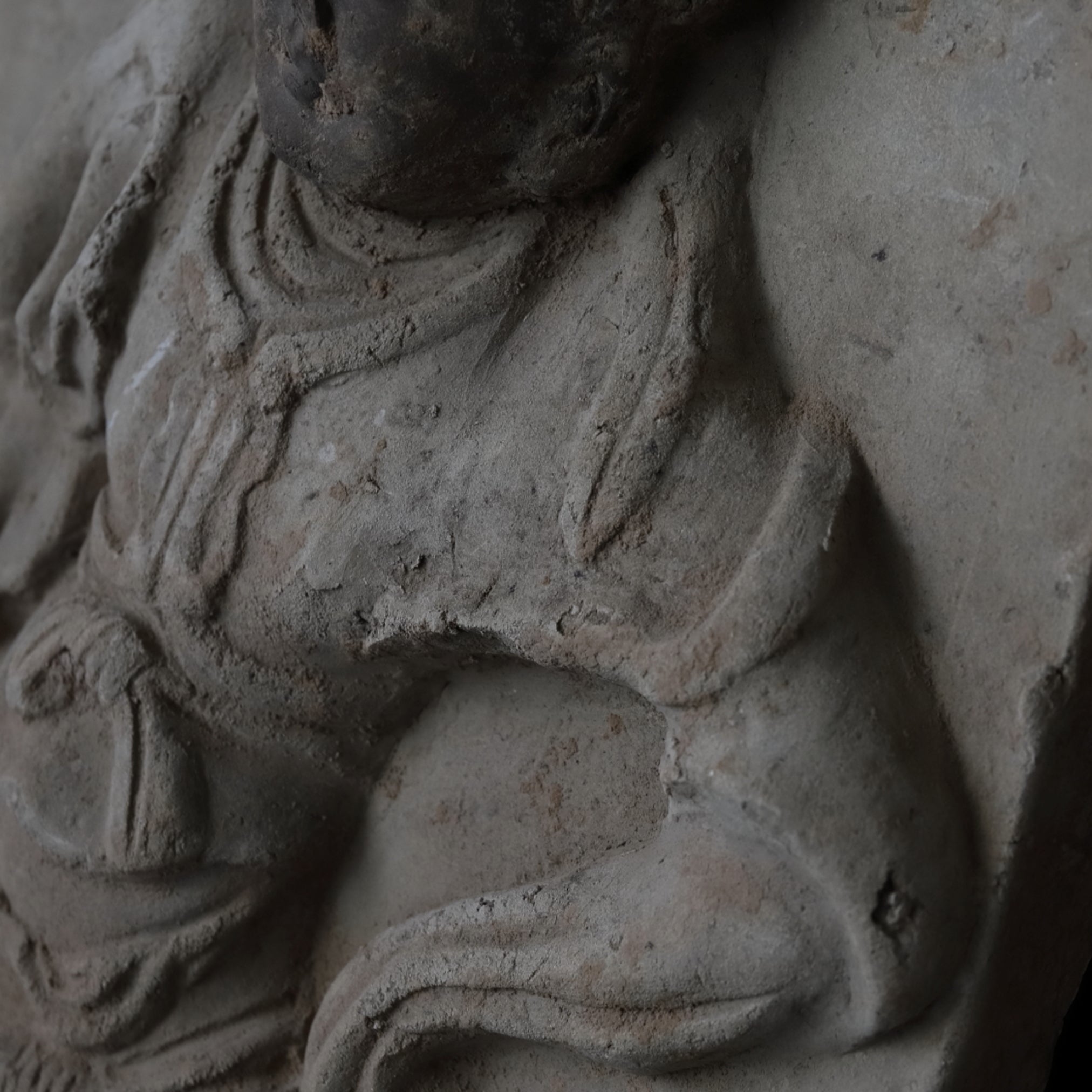 ESTELA DE MÚSICO, Loza de barro gris, par, Dinastía Tang(618–907 d. C.)